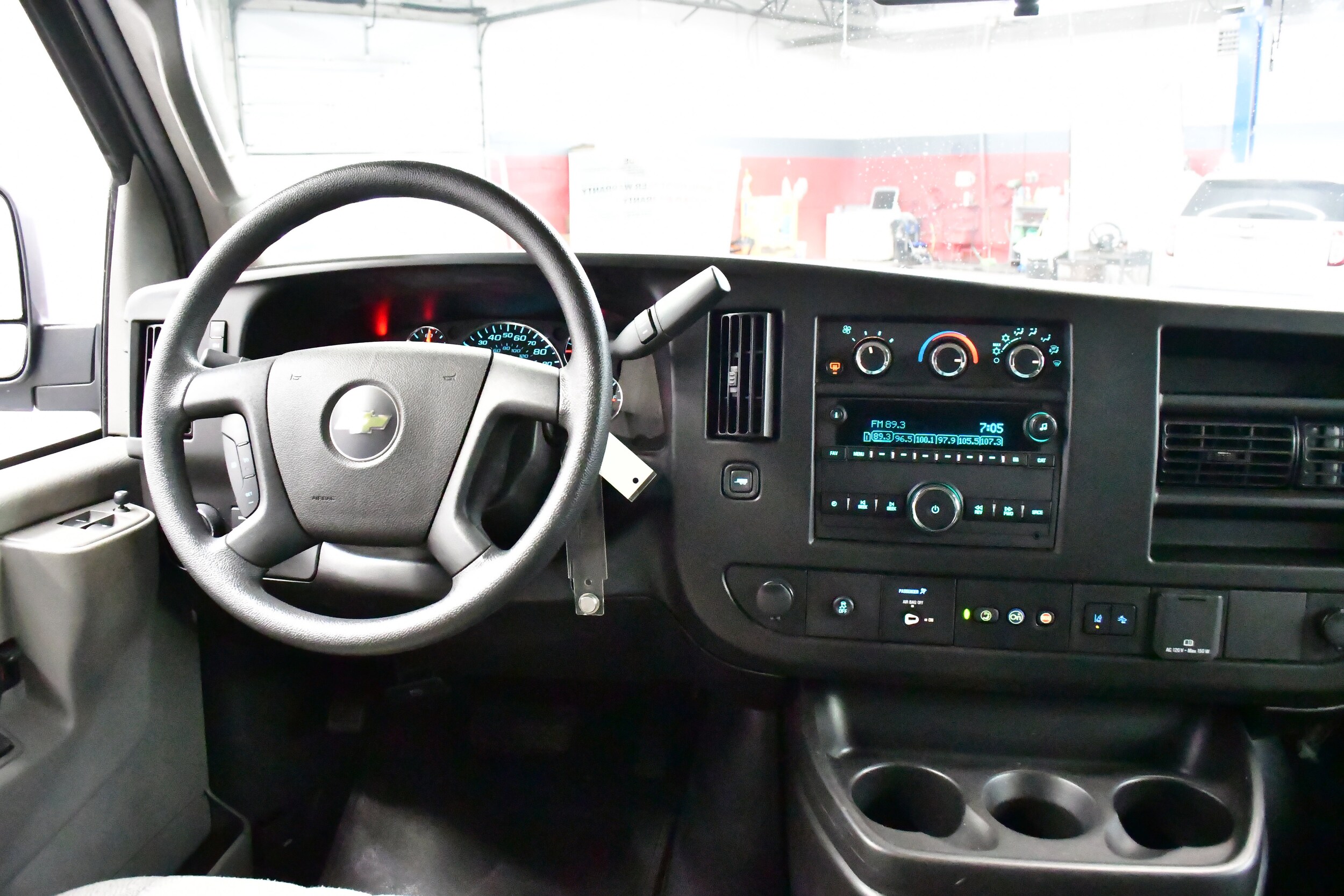 2024 Chevrolet Express Passenger LT - Photo 20