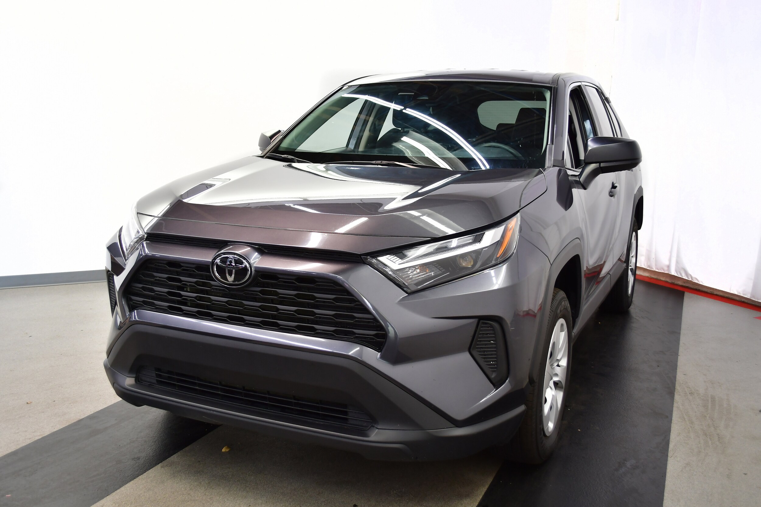 2024 Toyota RAV4 LE photo 4