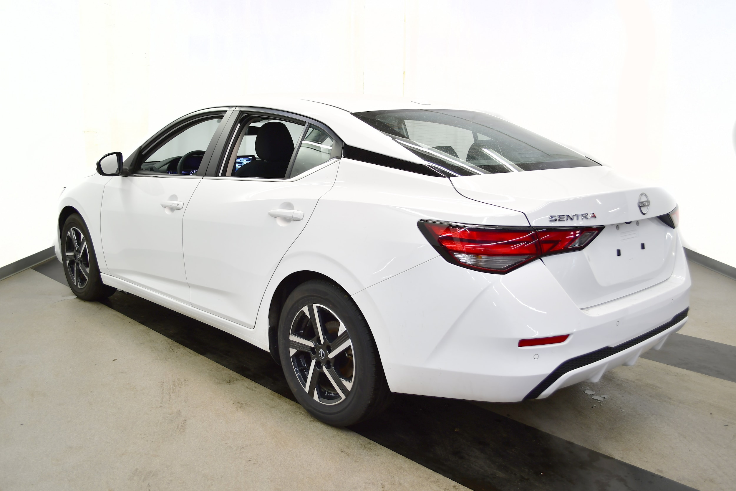 2025 Nissan Sentra SV - Photo 5