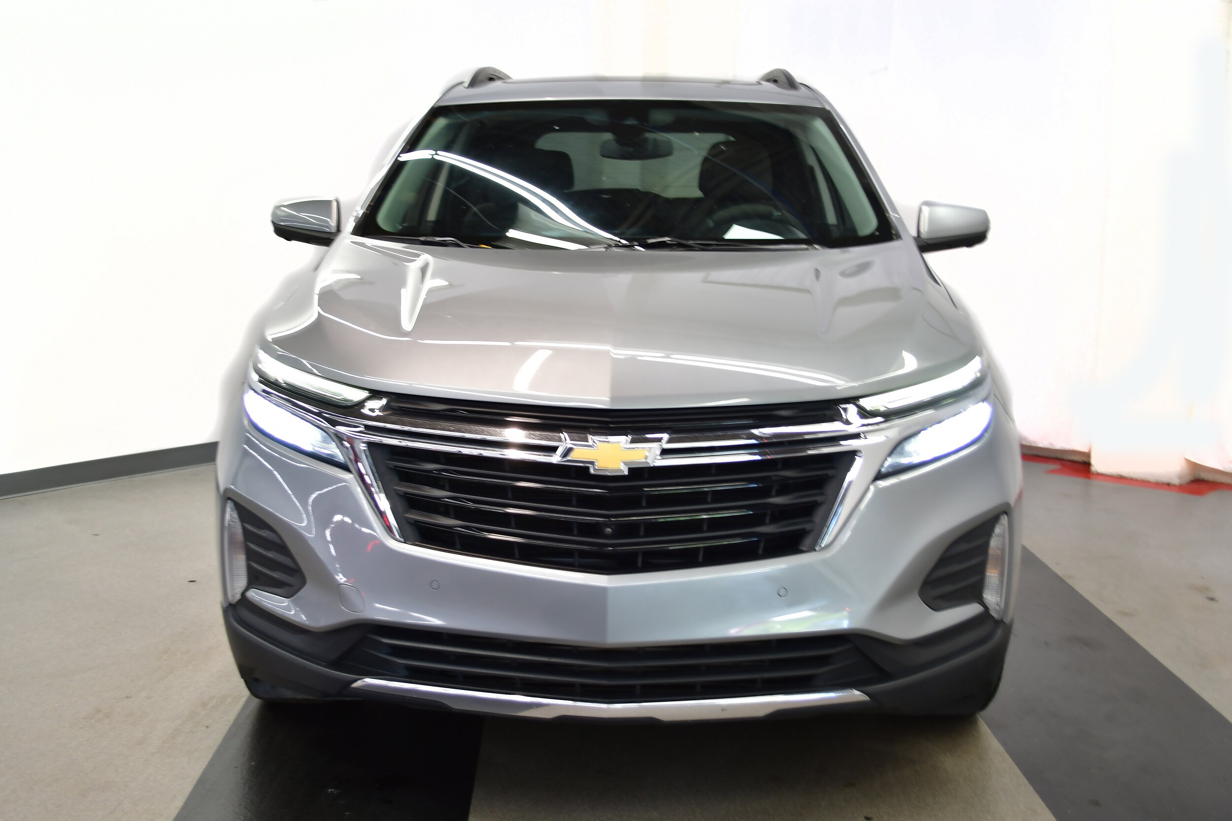 2023 Chevrolet Equinox LT photo 2