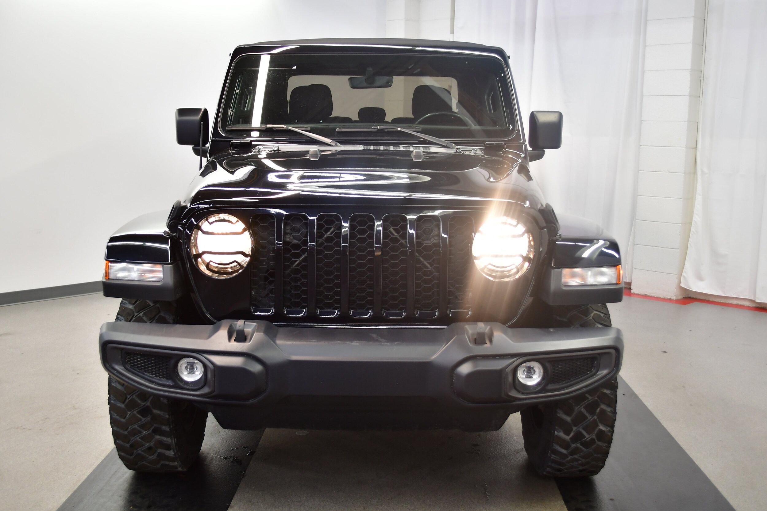 2022 Jeep Gladiator Willys photo 2