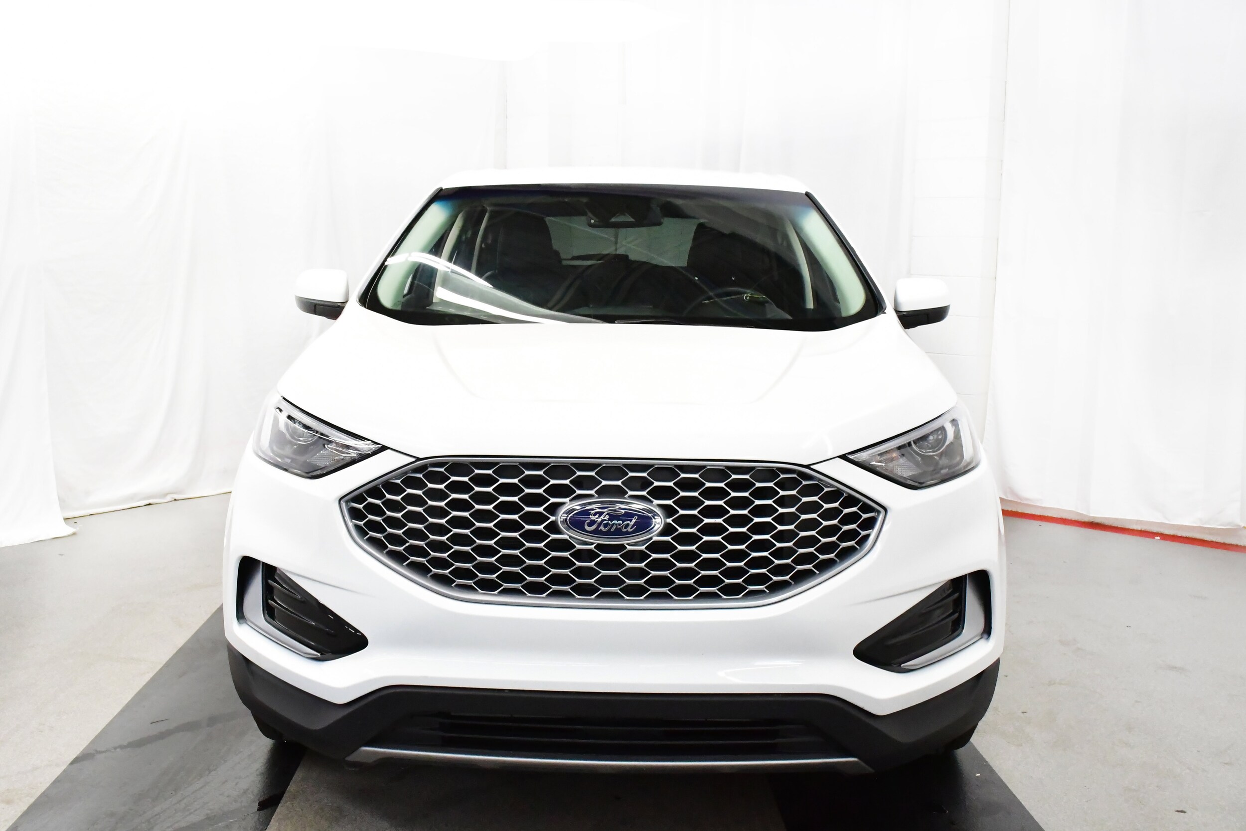 2024 Ford Edge SEL photo 3