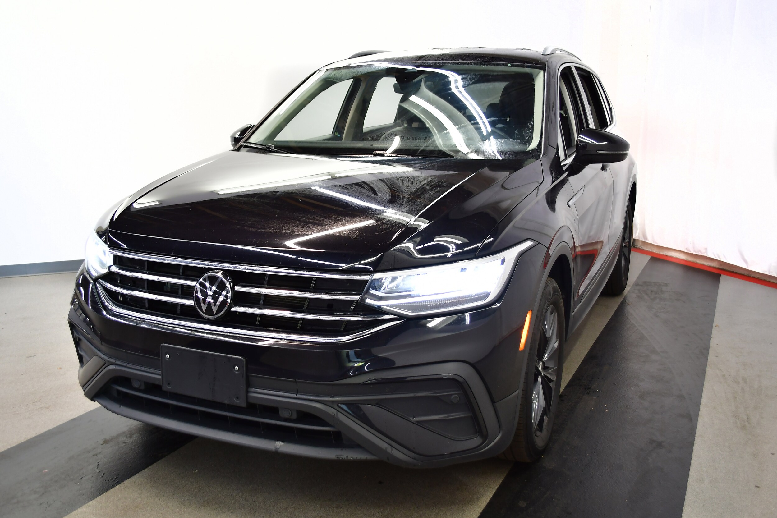 2024 Volkswagen Tiguan SE Wolfsburg Edition photo 4