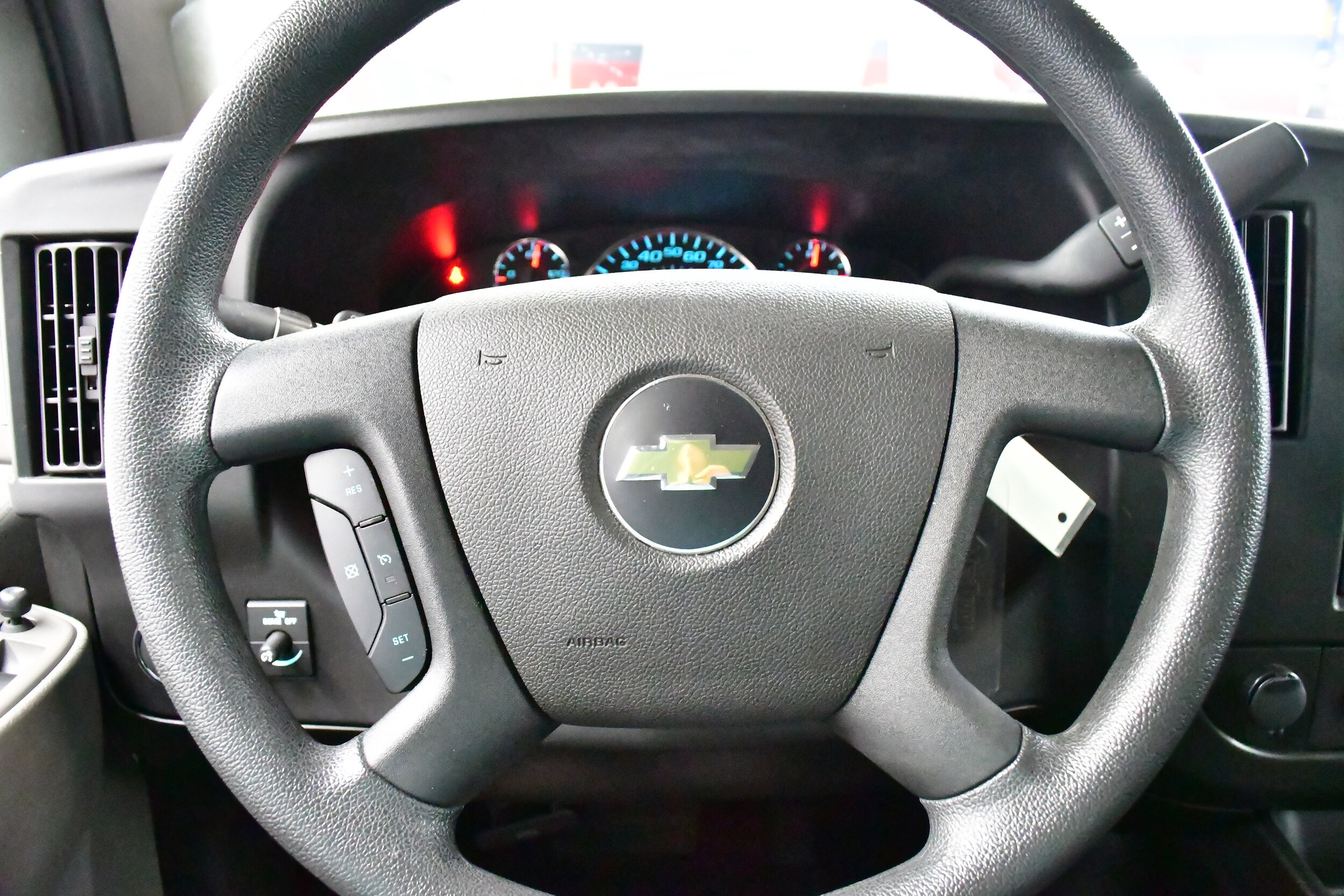2024 Chevrolet Express Passenger LT - Photo 22