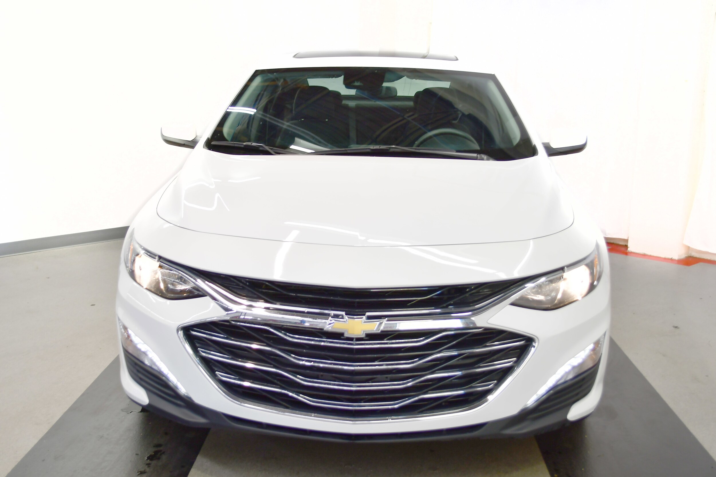 2024 Chevrolet Malibu 1LT photo 2