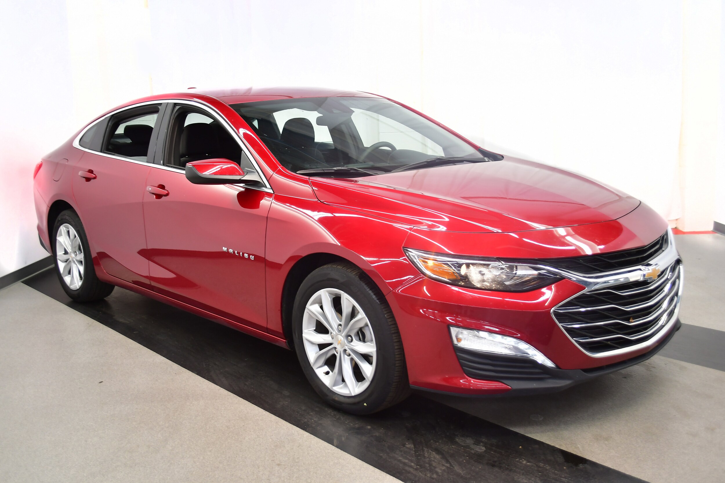 2024 Chevrolet Malibu 1LT photo 2