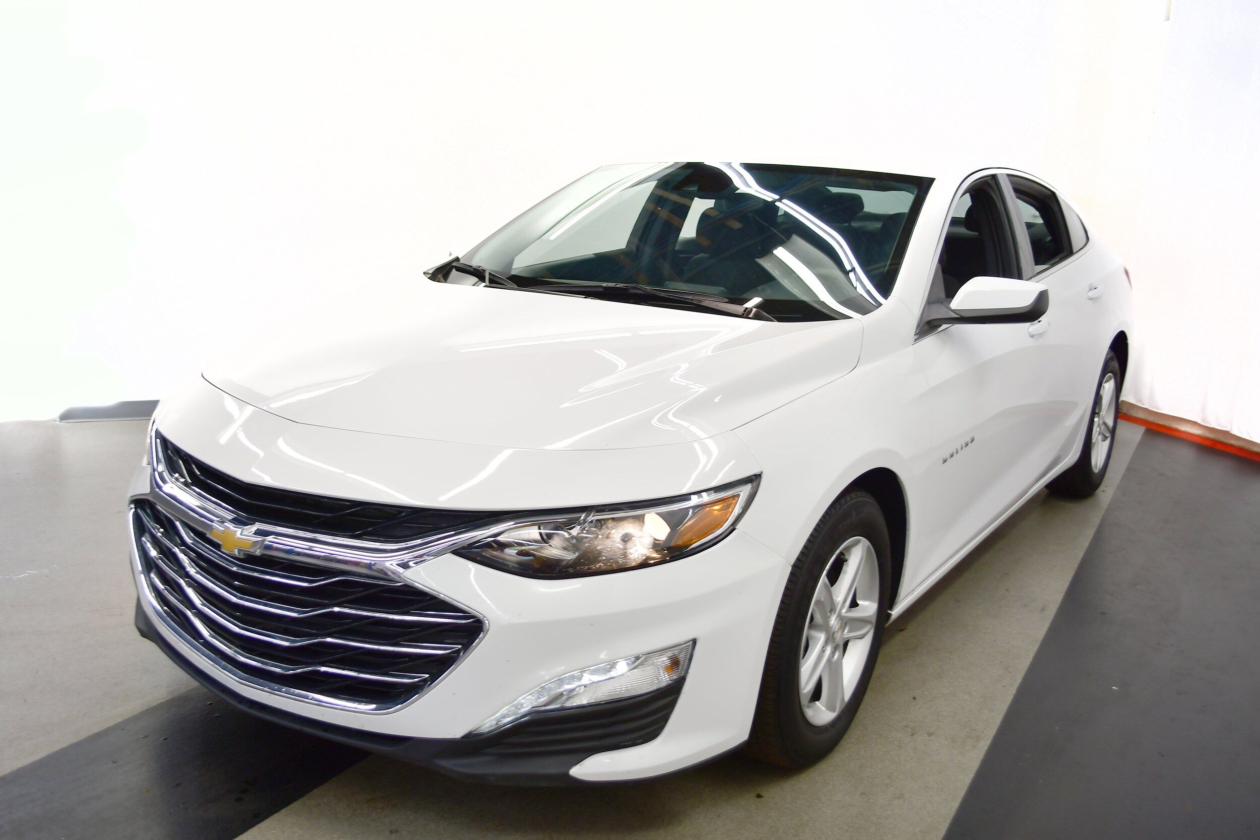 2024 Chevrolet Malibu 1LT photo 2