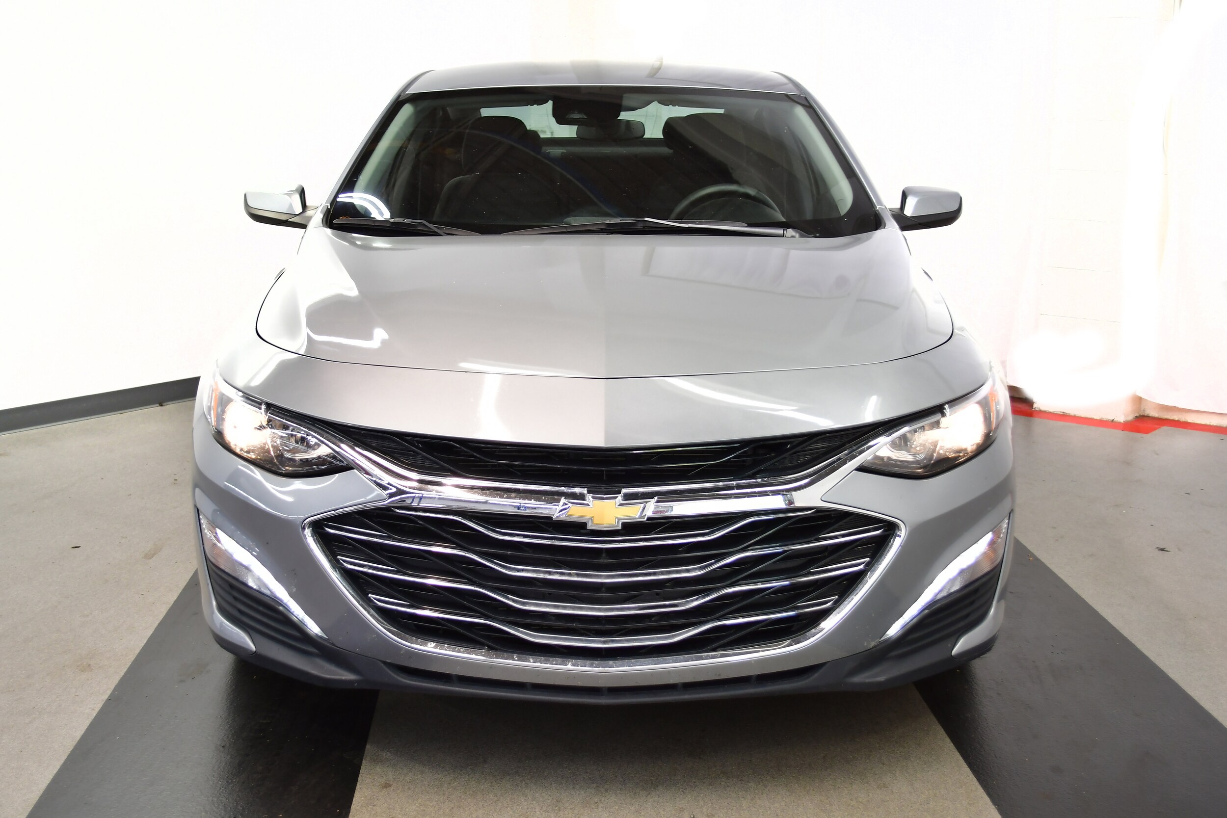 2023 Chevrolet Malibu 1LT photo 2