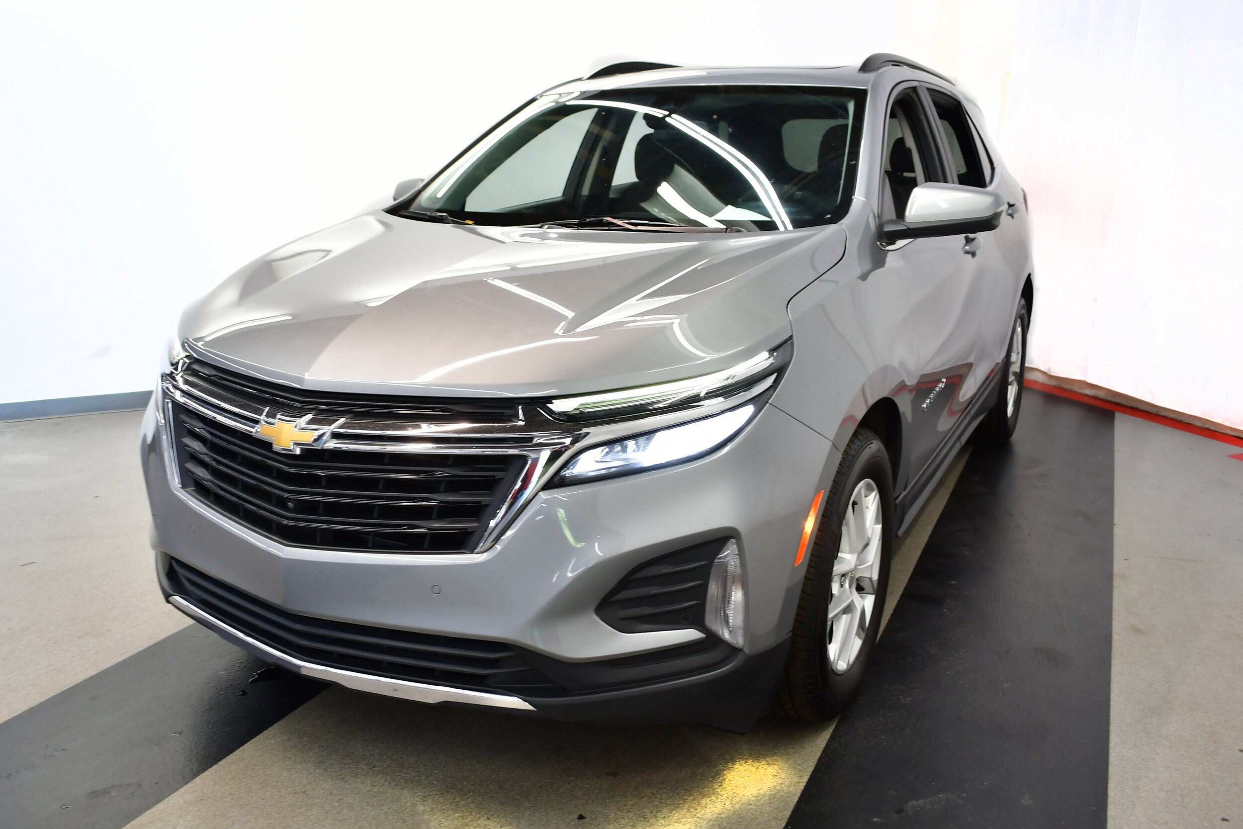 2023 Chevrolet Equinox LT photo 3
