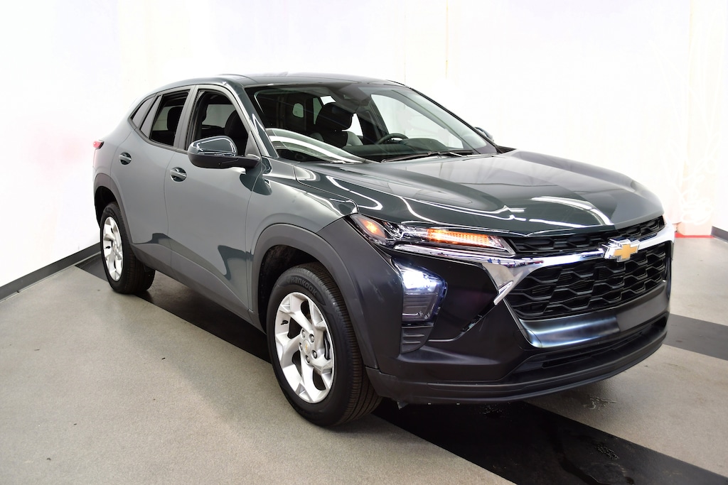 Used 2025 Chevrolet Trax LS SUV