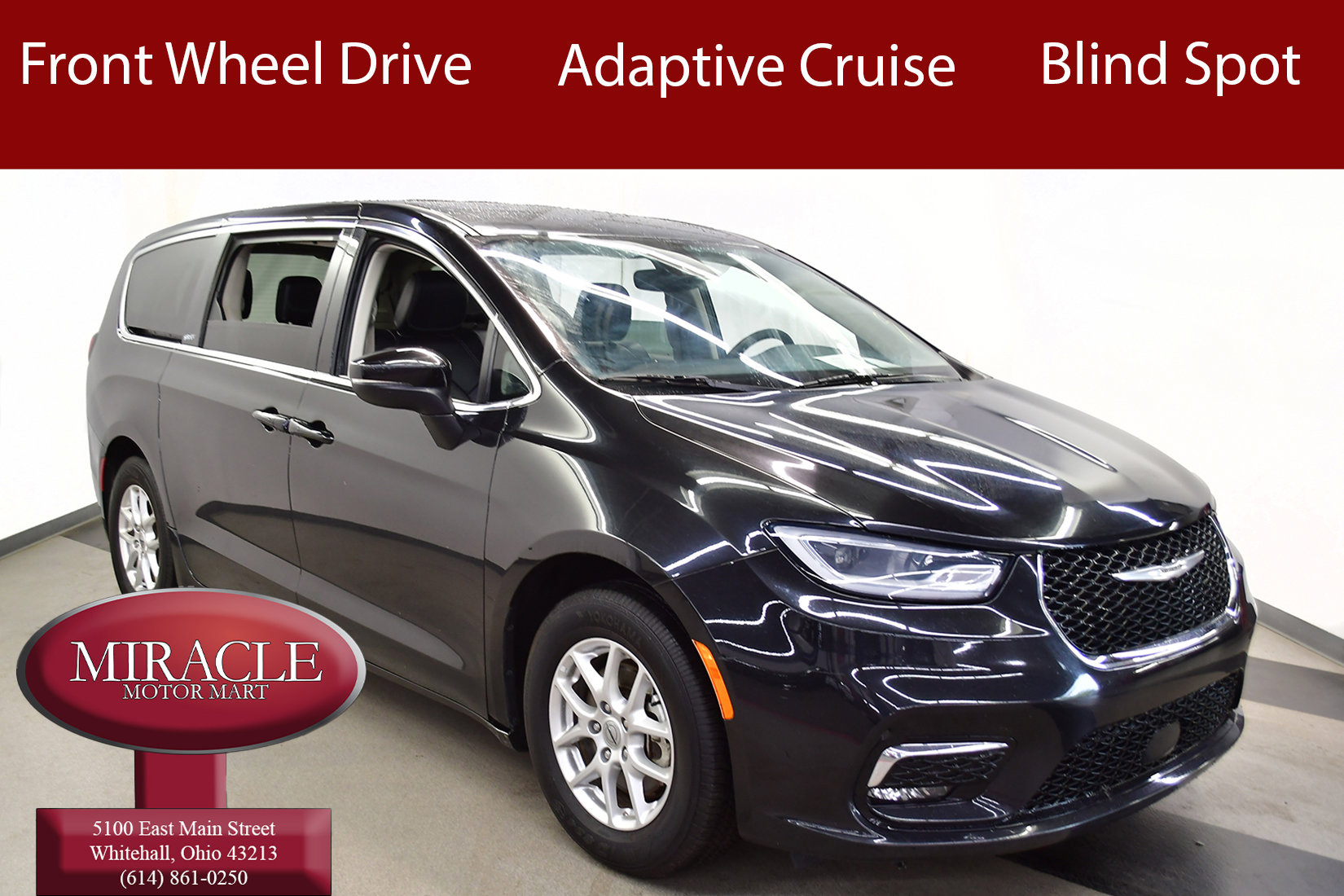 2023 Chrysler Pacifica Touring L's photo