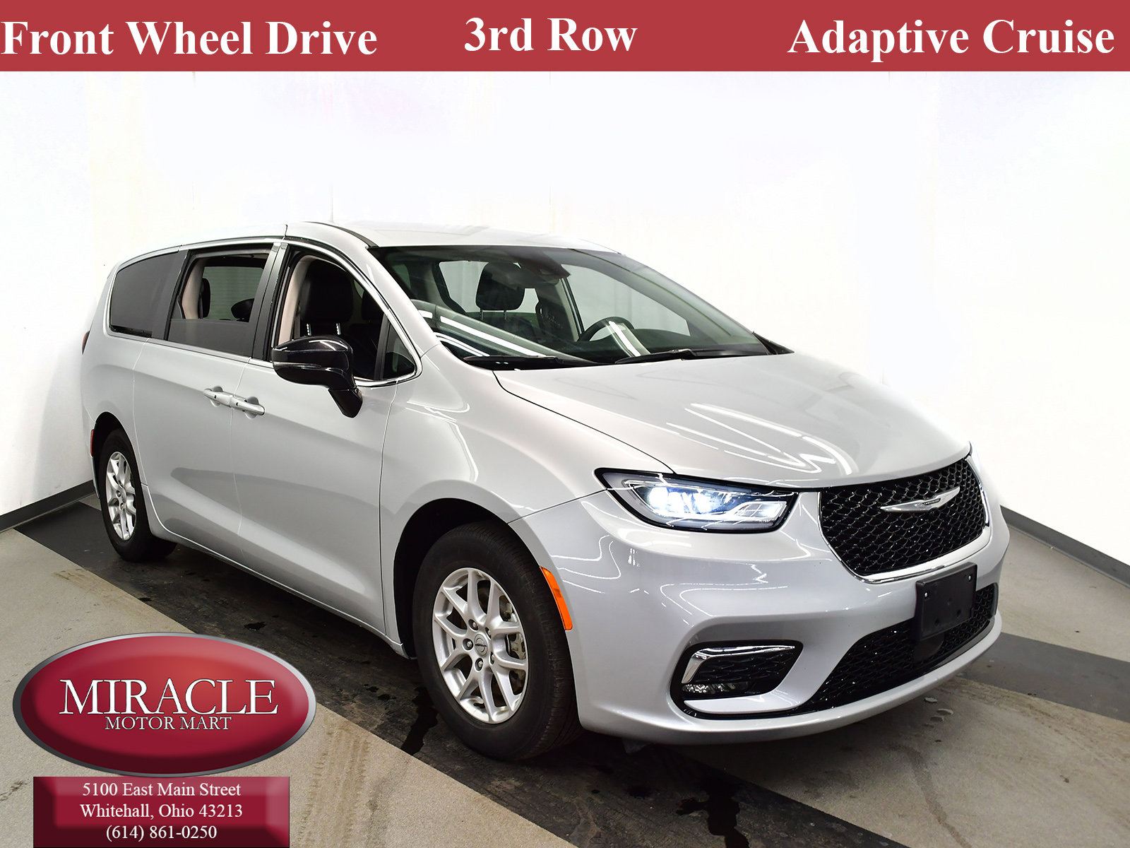 2024 Chrysler Pacifica Touring L's photo