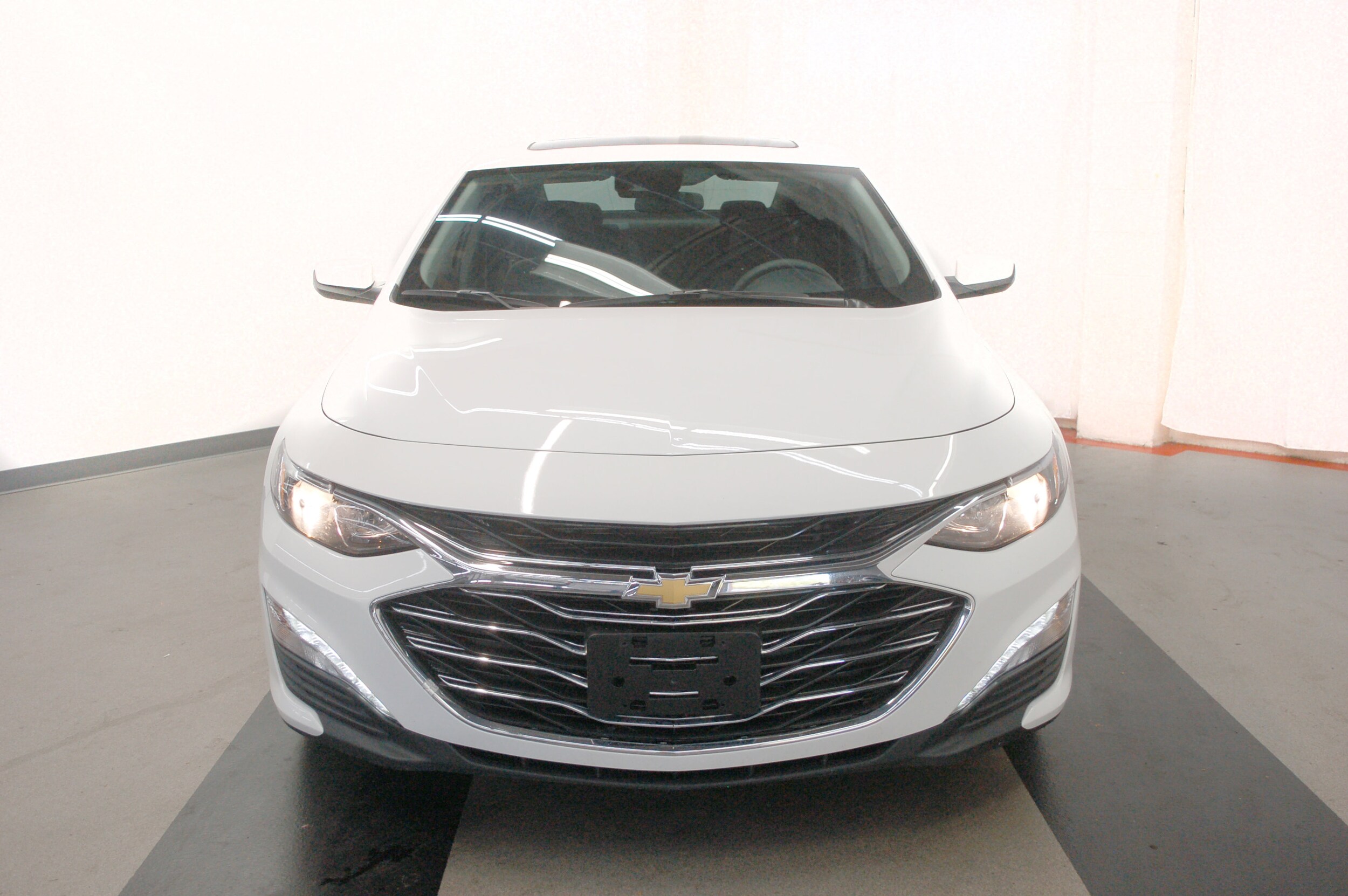 2024 Chevrolet Malibu 1LT photo 2