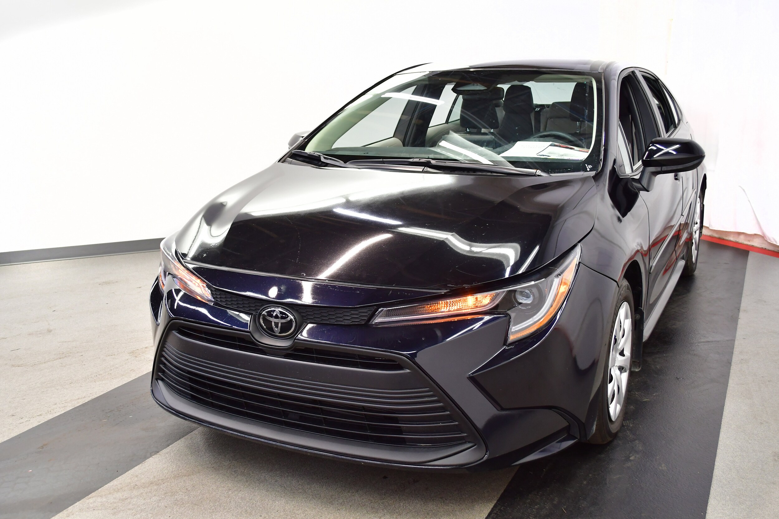 2025 Toyota Corolla LE photo 4