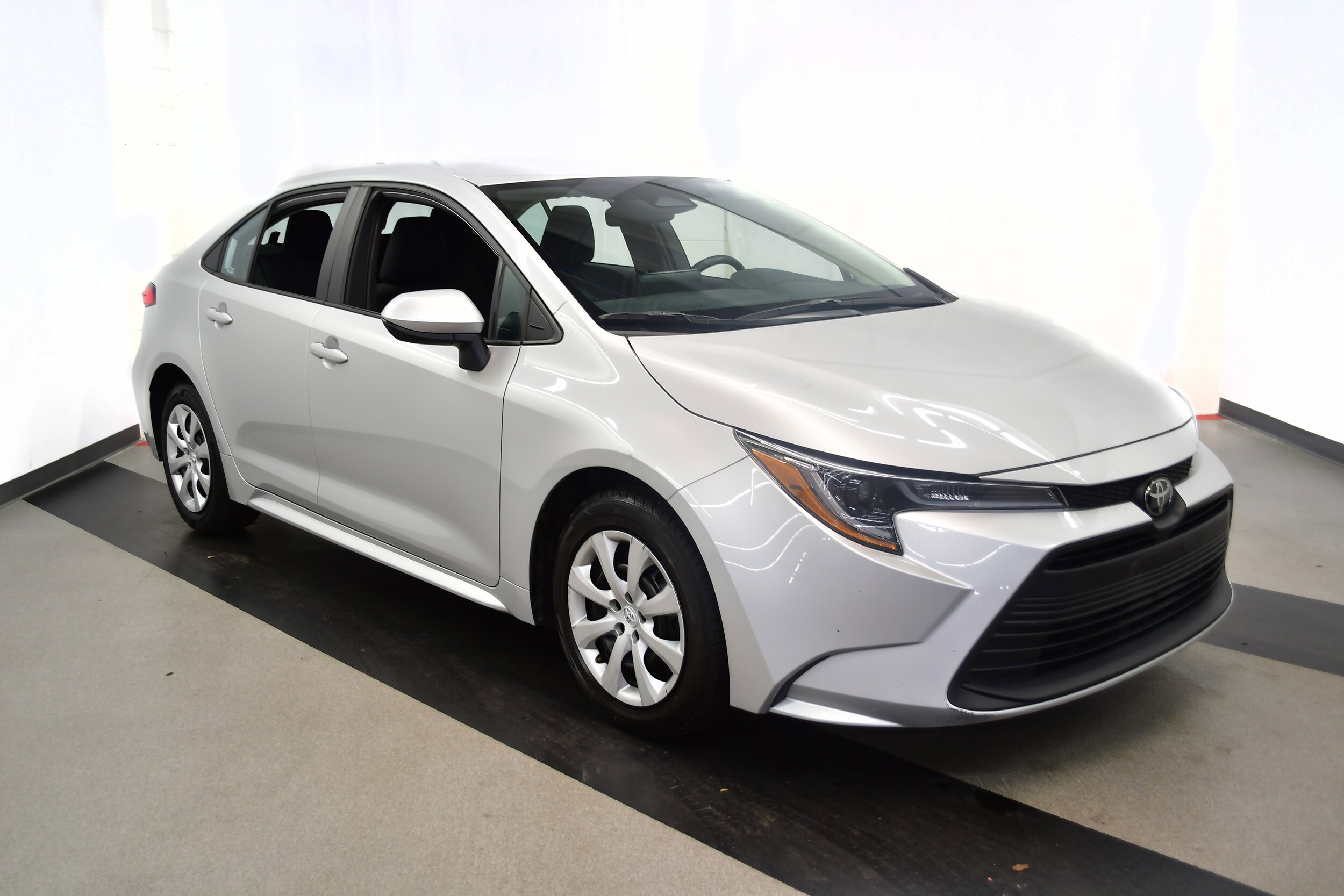 2024 Toyota Corolla LE photo 2