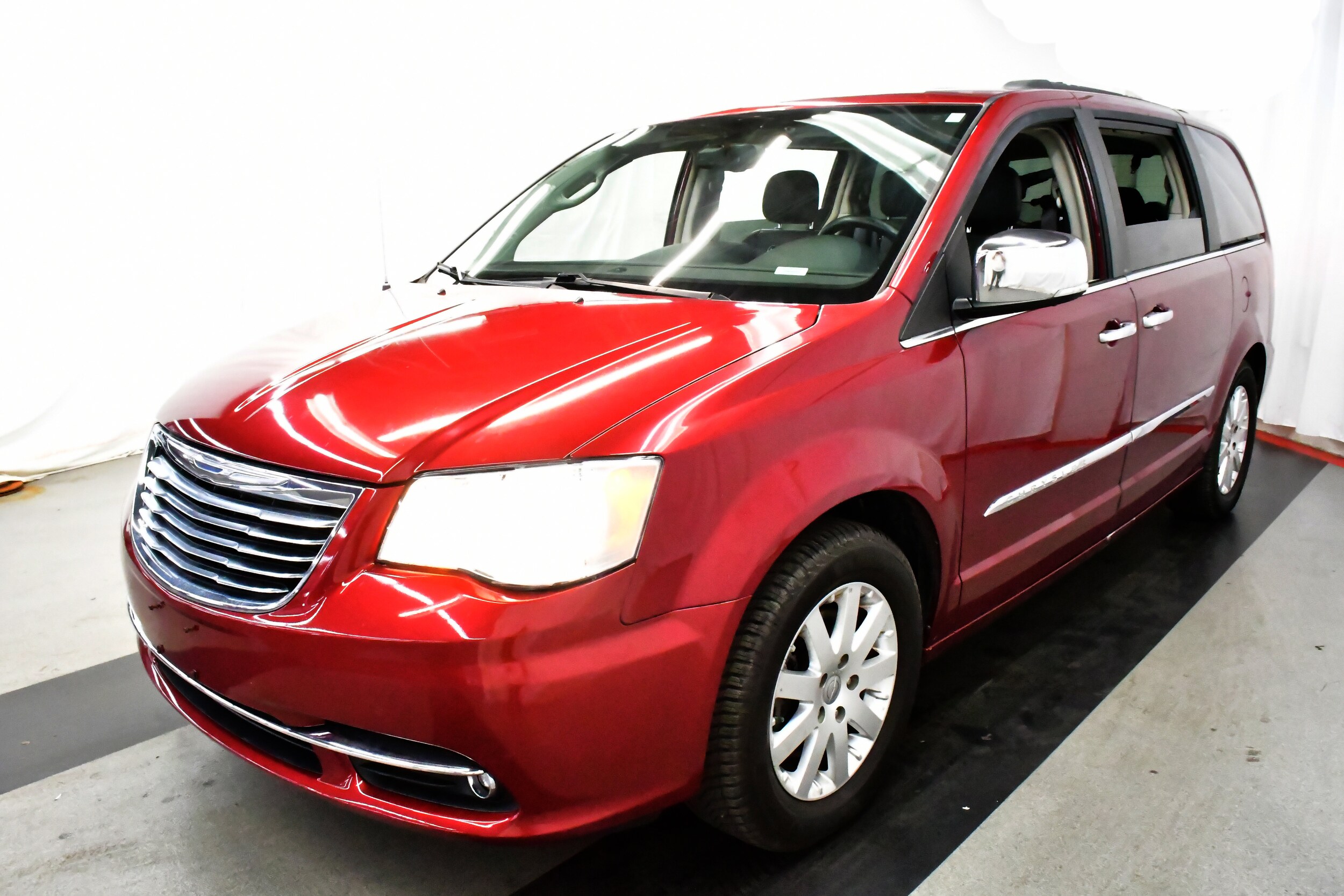 2012 Chrysler Town & Country photo 4