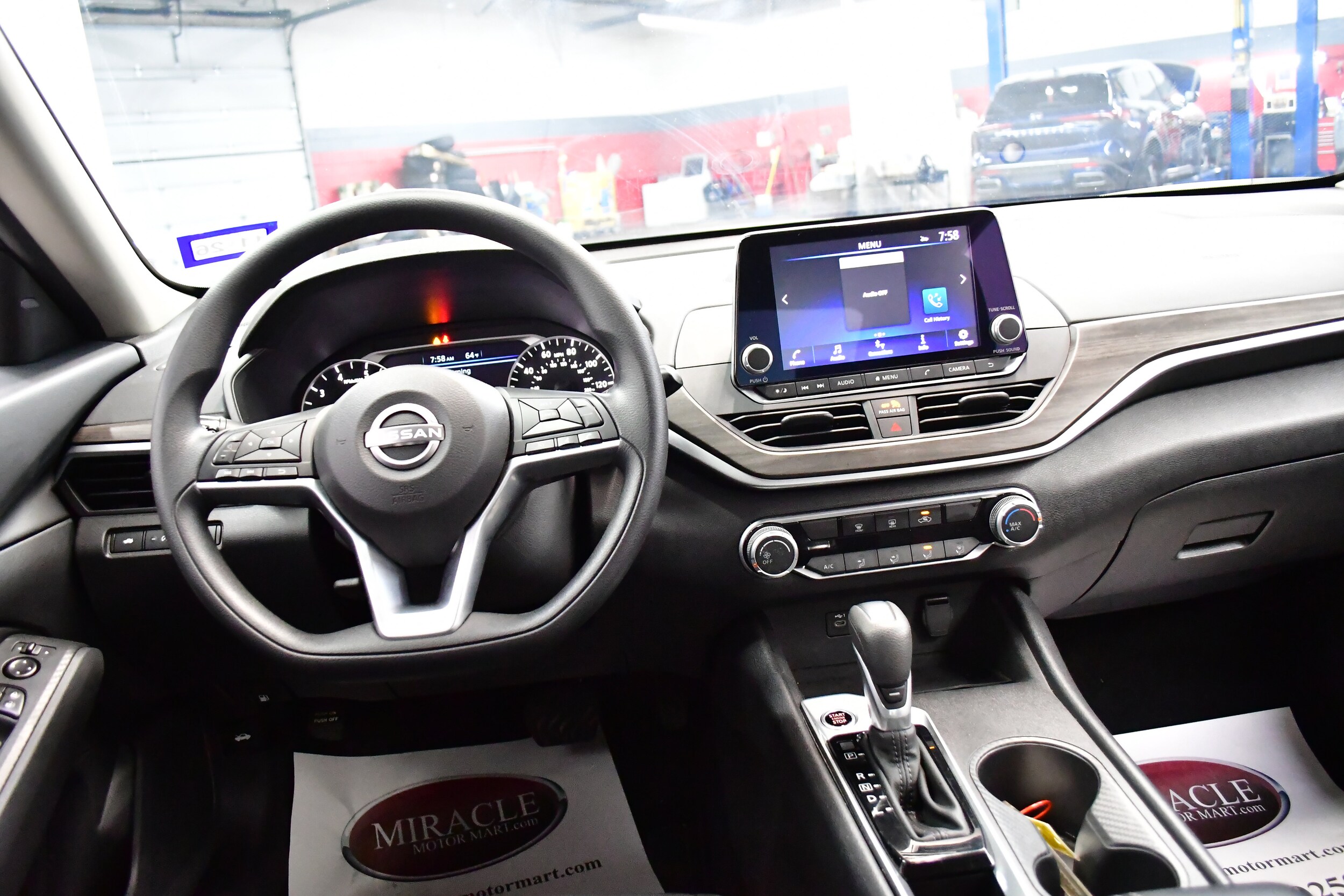 2025 Nissan Altima SV - Photo 8