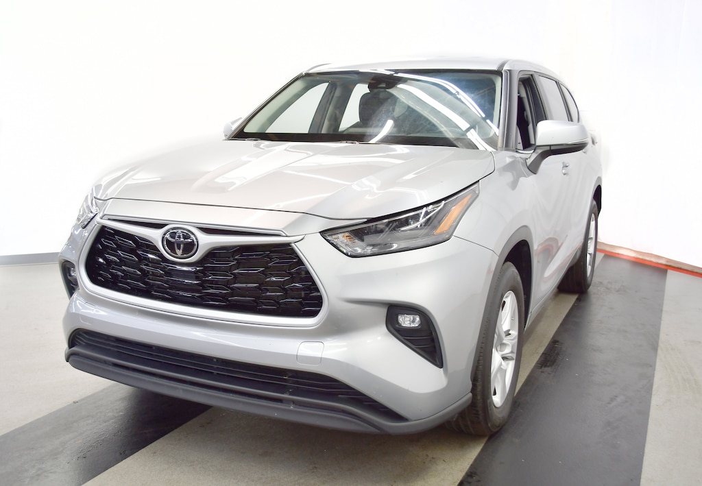 Used 2024 Toyota Highlander LE SUV