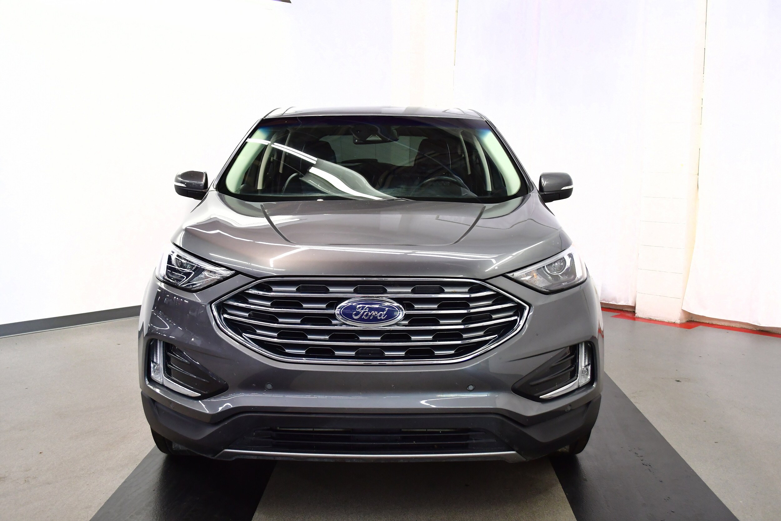 2024 Ford Edge Titanium photo 3