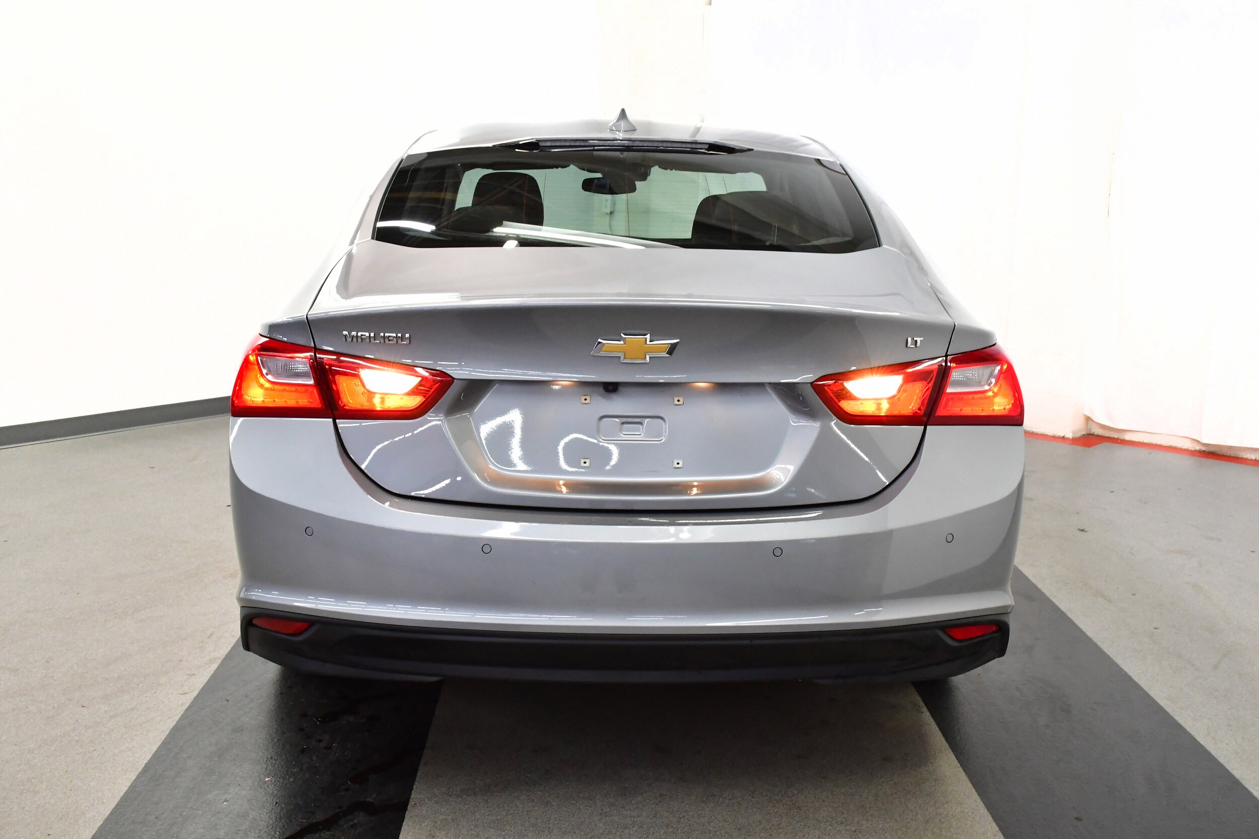 2024 Chevrolet Malibu 1LT photo 2