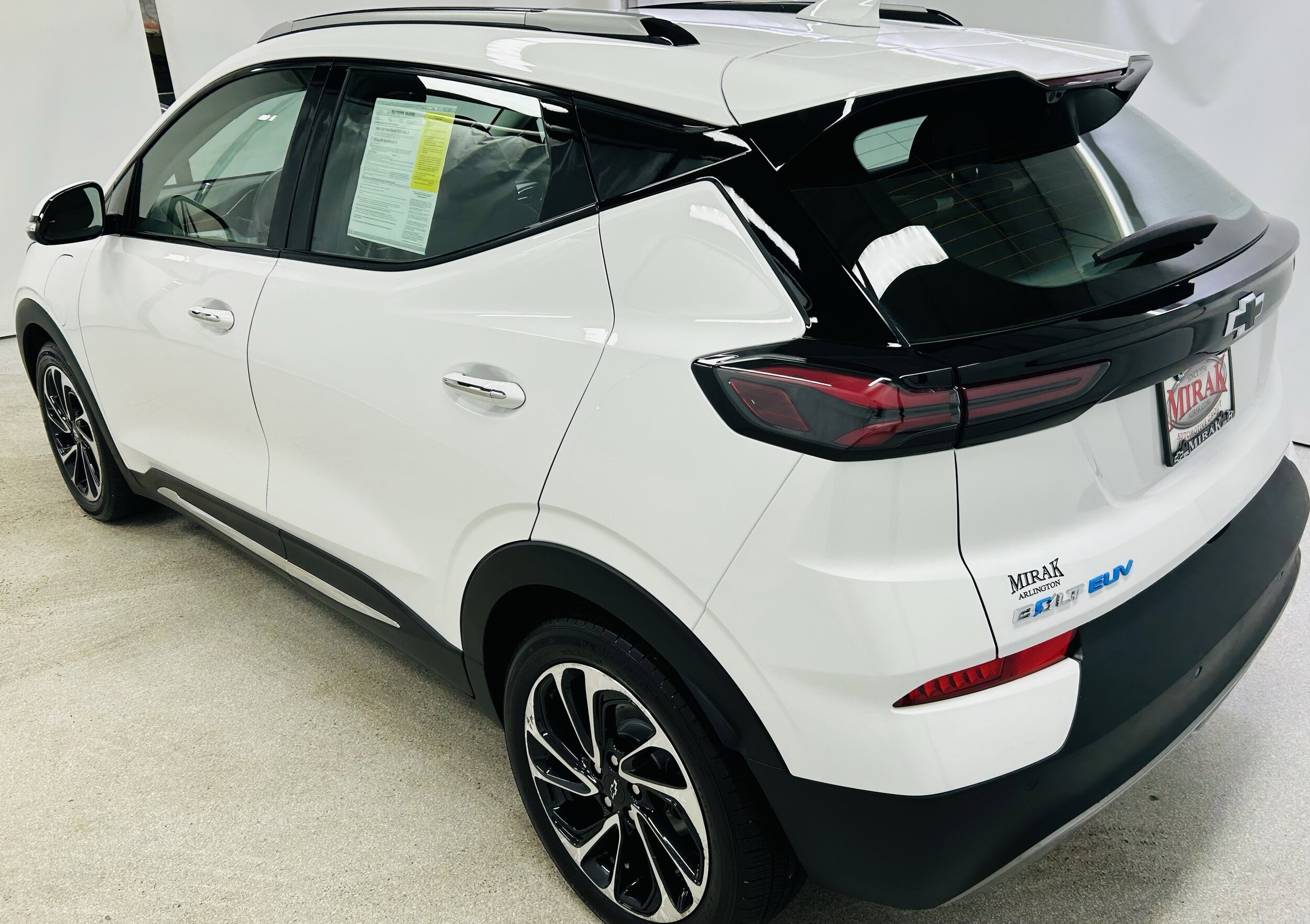2023 Chevrolet Bolt EUV Premier photo 2