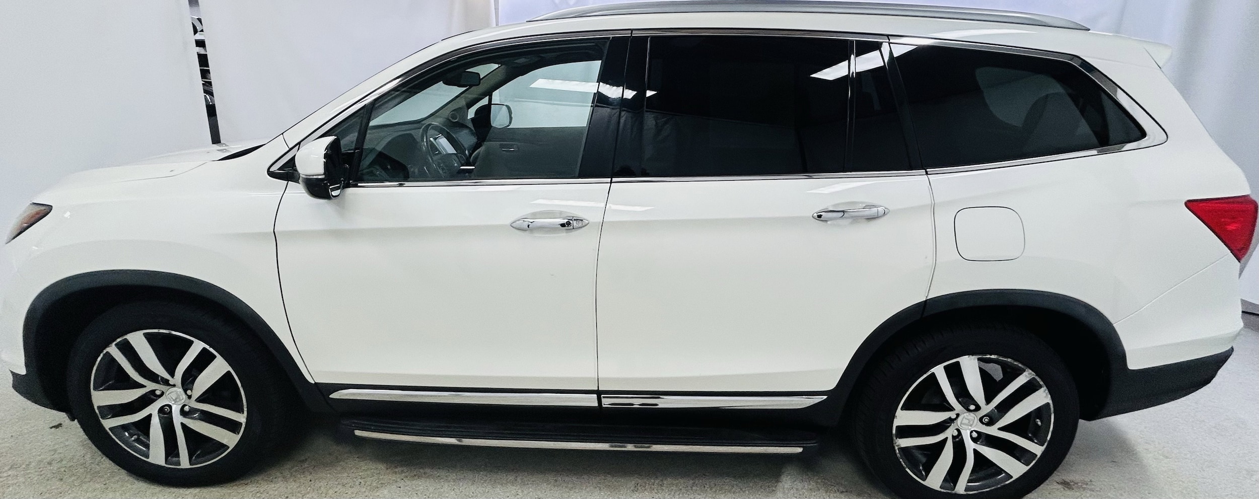 Used 2016 Honda Pilot Elite with VIN 5FNYF6H00GB020317 for sale in Arlington, MA