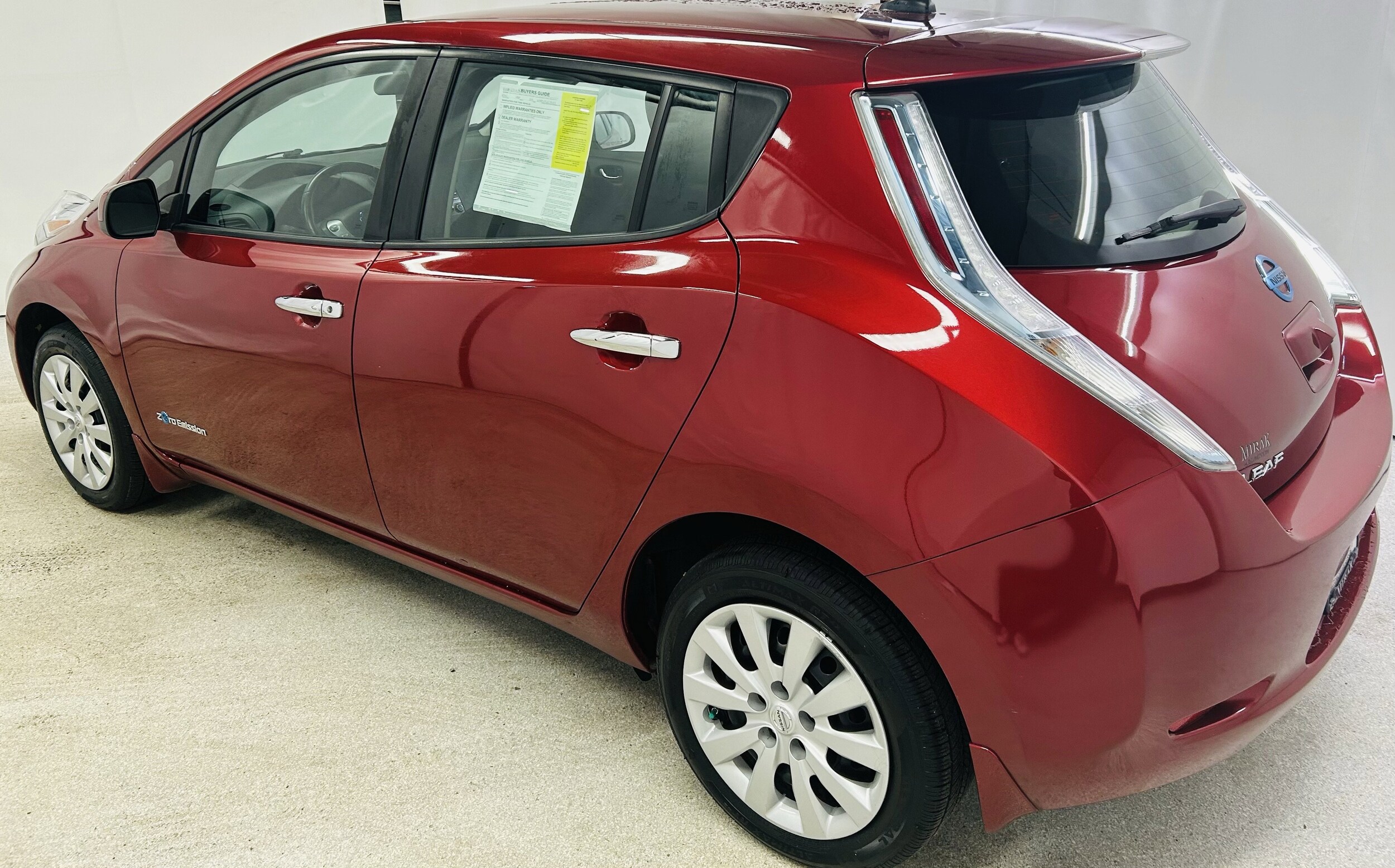 2014 Nissan Leaf S photo 2
