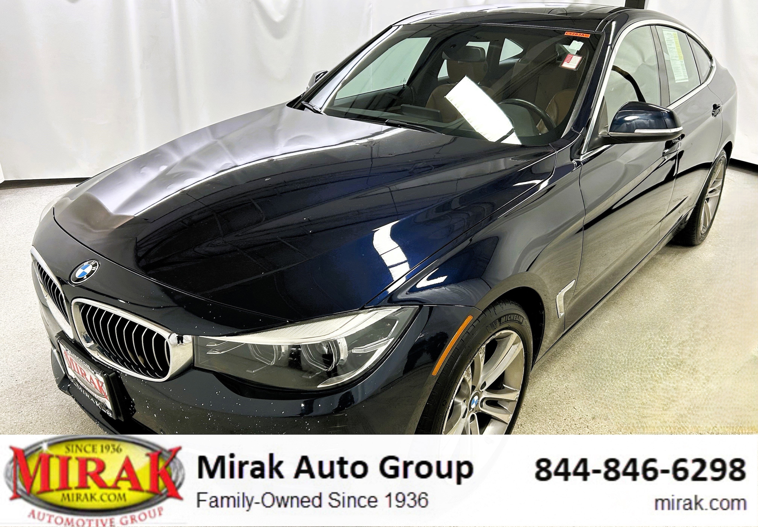 2017 BMW 3 Series 330i's photo