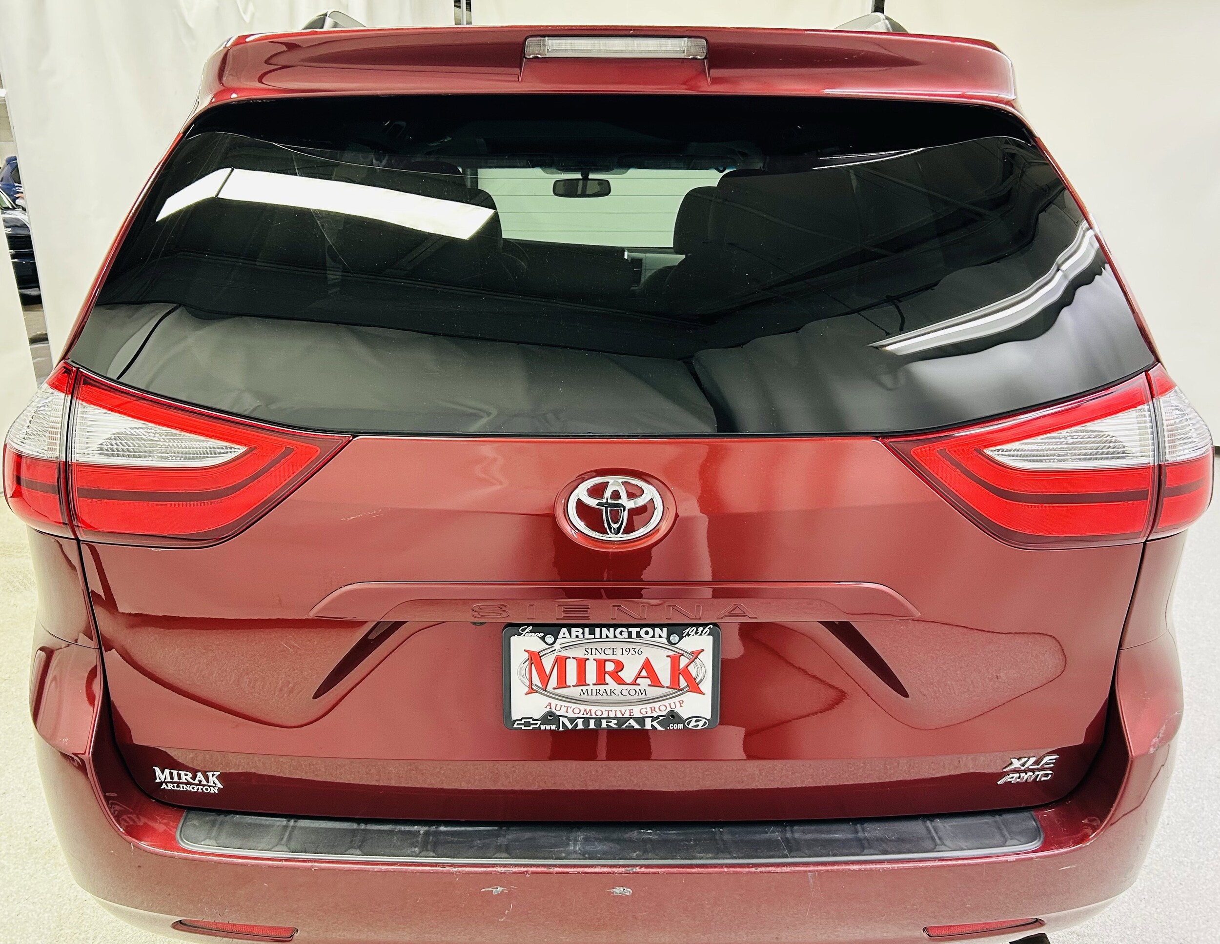 2017 Toyota Sienna XLE photo 2