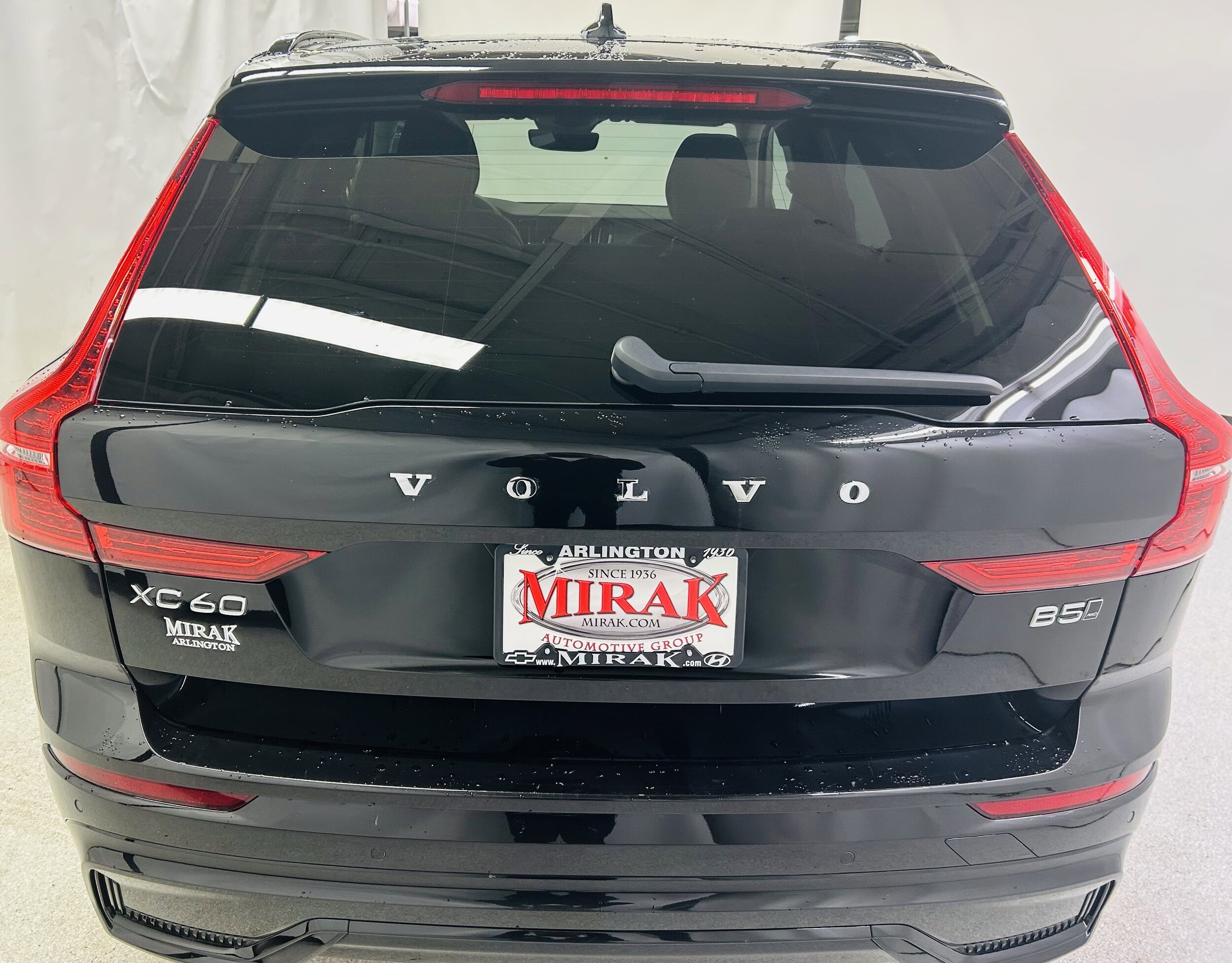 2025 Volvo XC60 B5 Plus photo 3