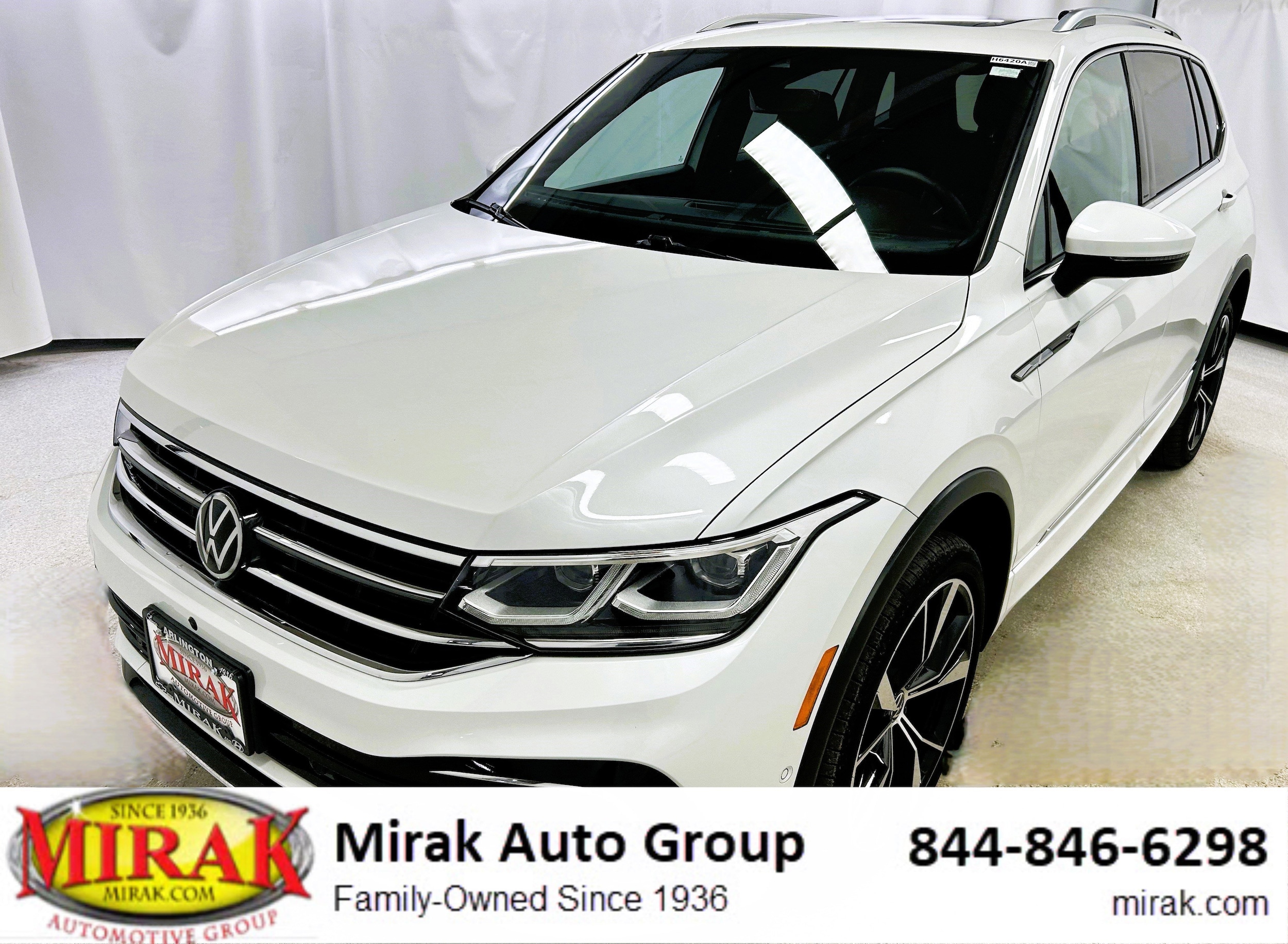 2022 Volkswagen Tiguan SEL R-LINE's photo