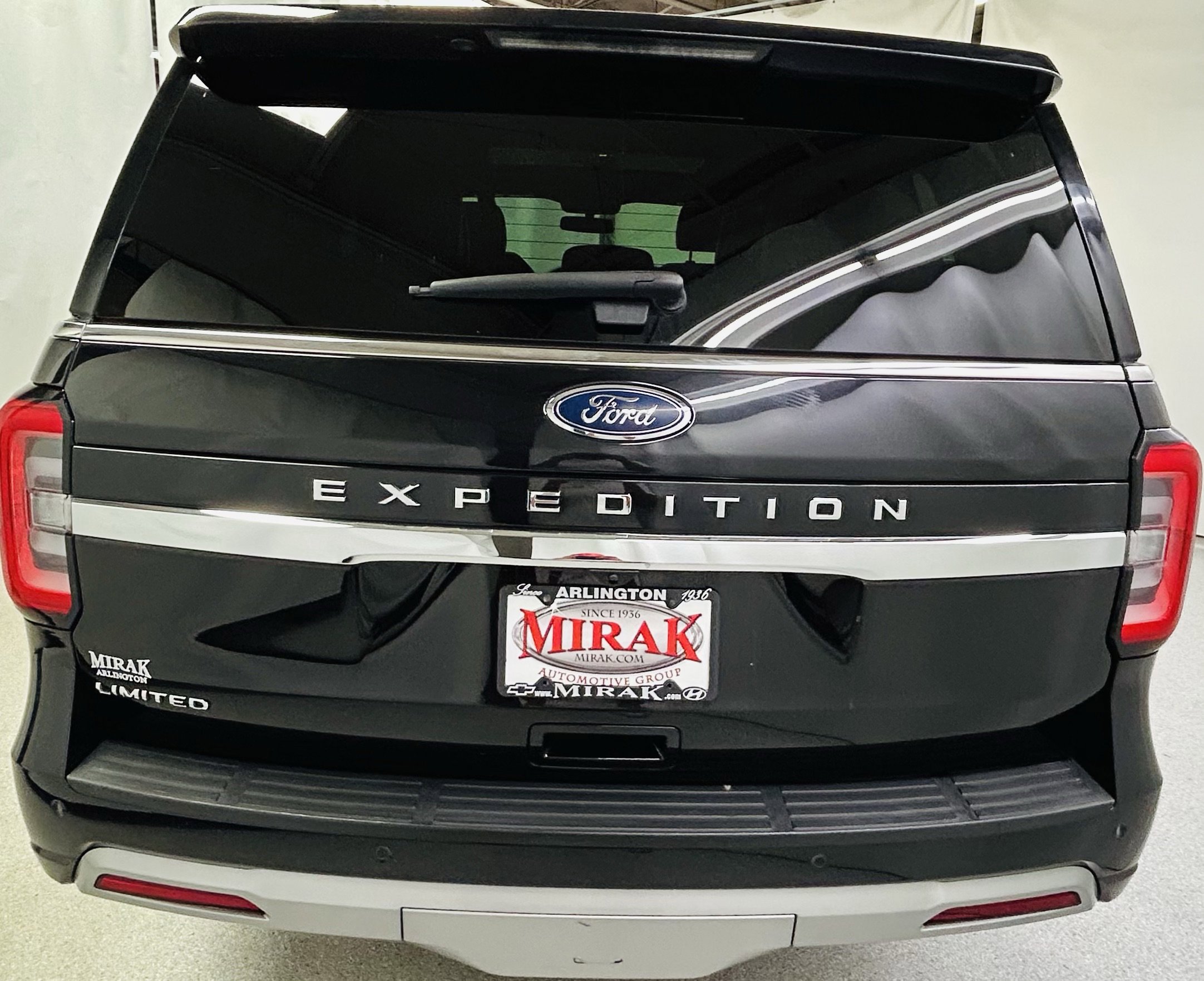 2023 Ford Expedition Limited photo 2