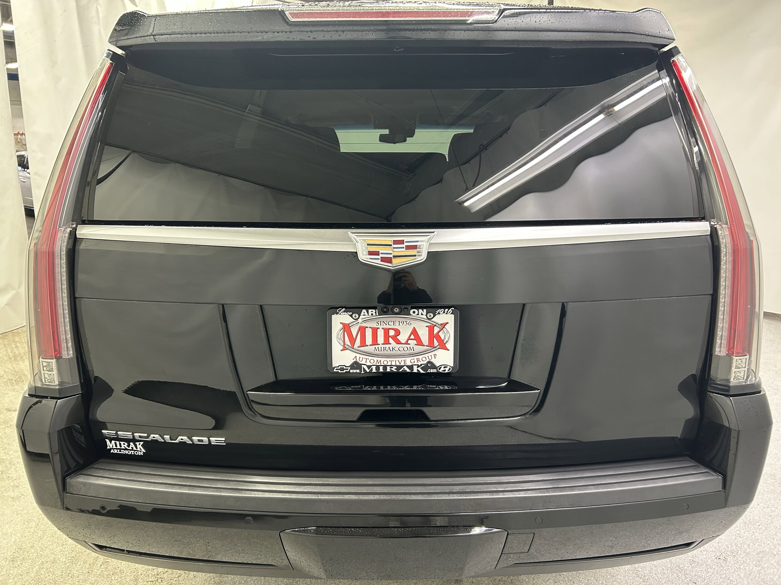 2018 Cadillac Escalade Luxury photo 3