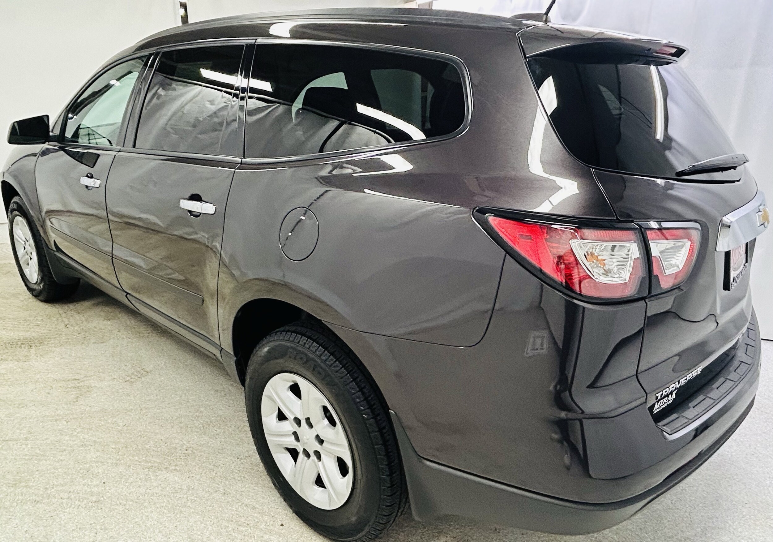 2017 Chevrolet Traverse LS photo 2