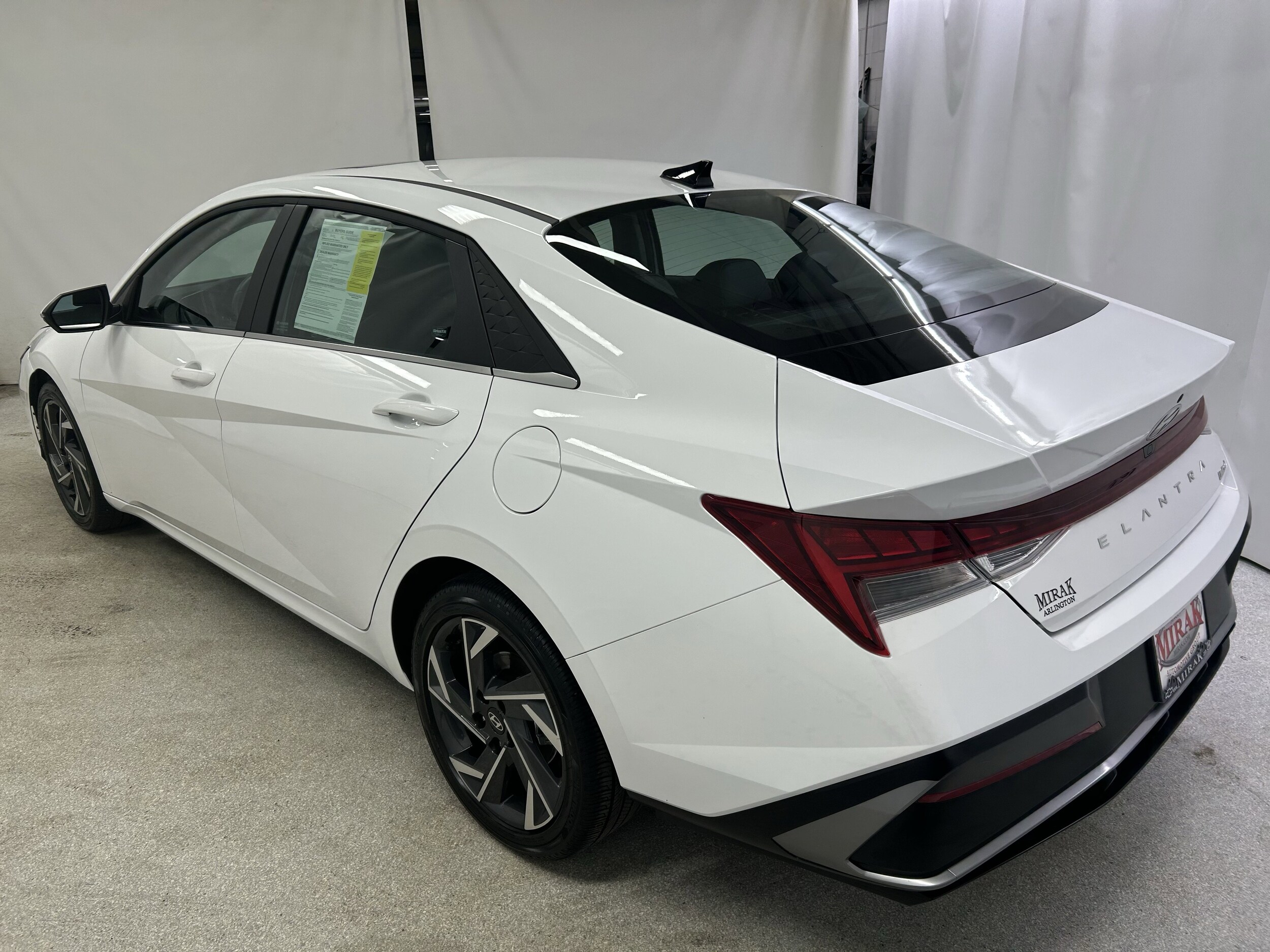 2025 Hyundai Elantra Limited photo 3