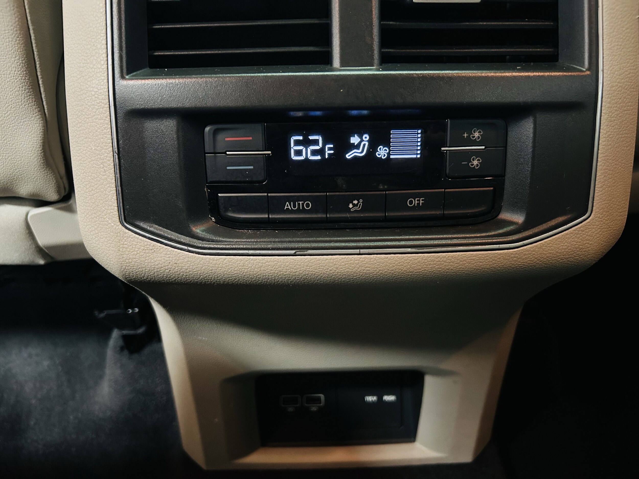 2019 Volkswagen Atlas V6 SEL photo 2