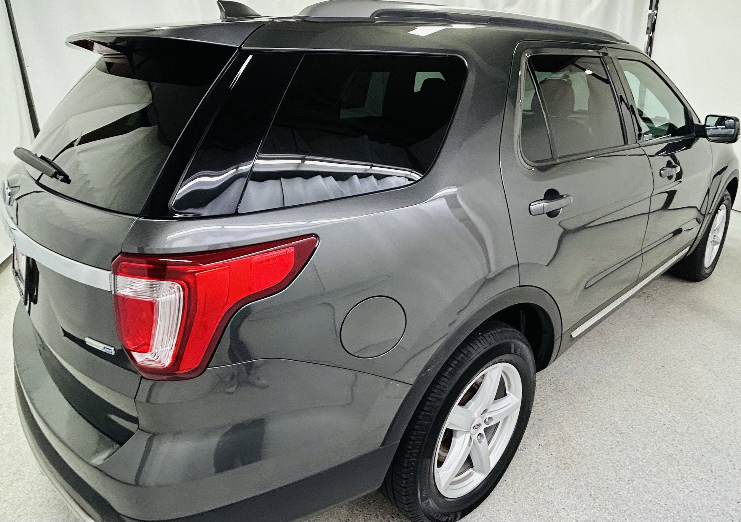 2017 Ford Explorer XLT photo 3