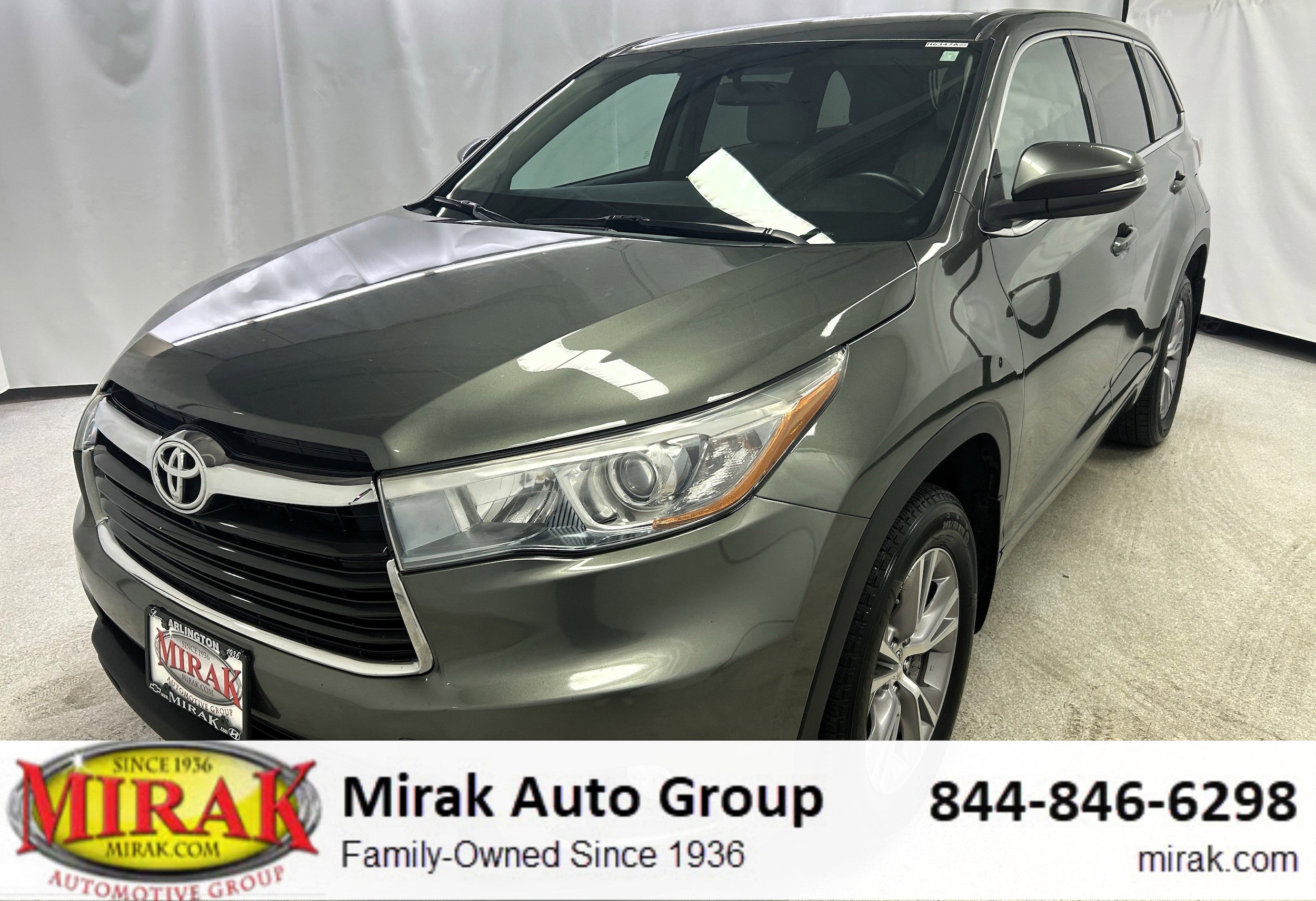 2016 Toyota Highlander LE Plus's photo