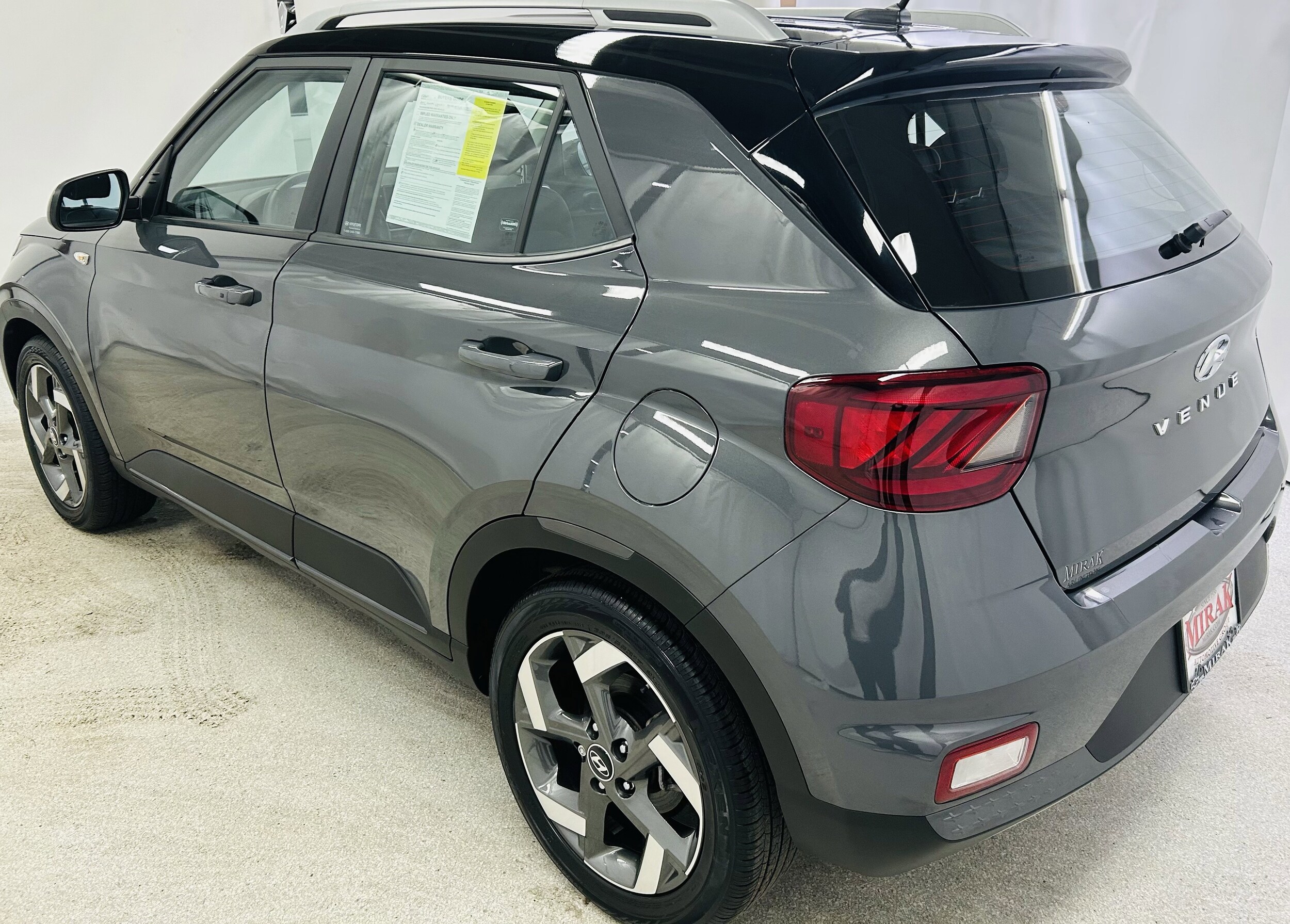 2023 Hyundai Venue SEL Limited photo 2