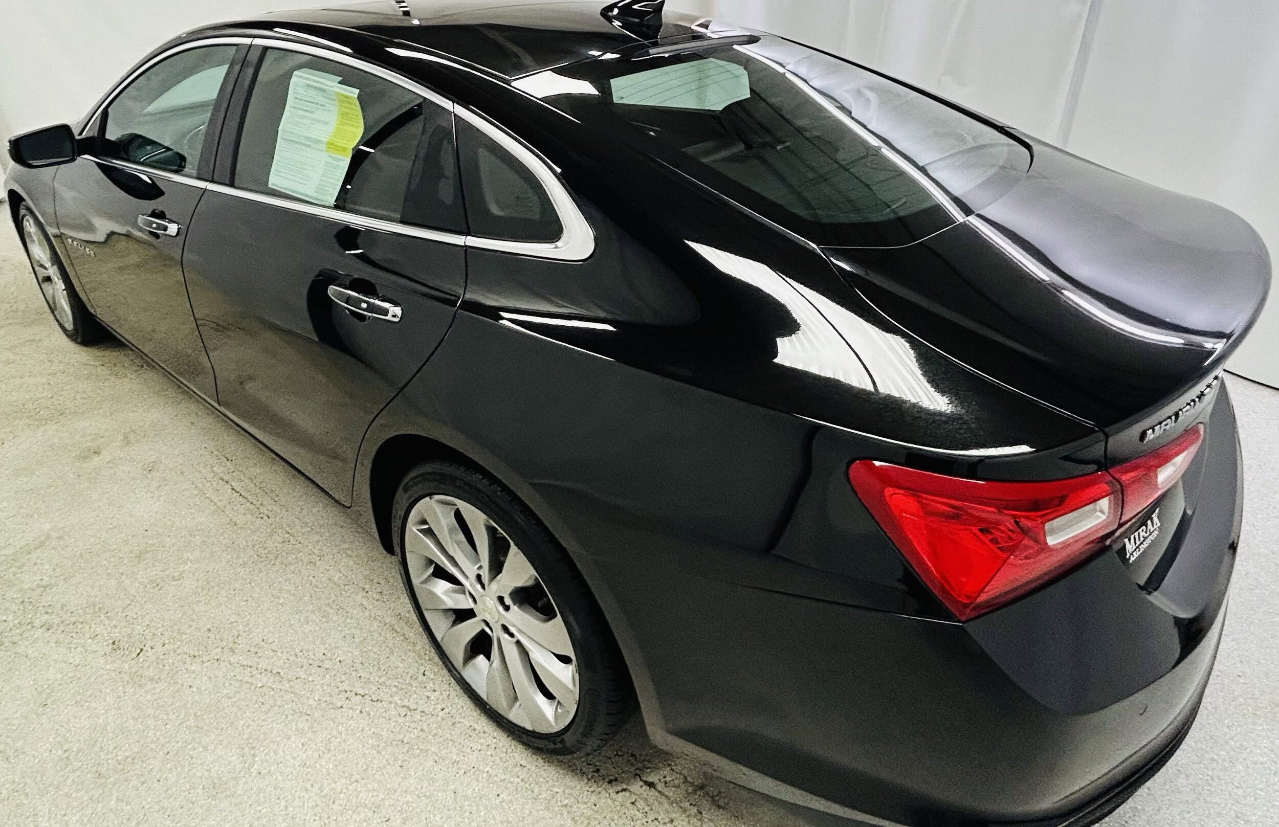 2017 Chevrolet Malibu Premier photo 2