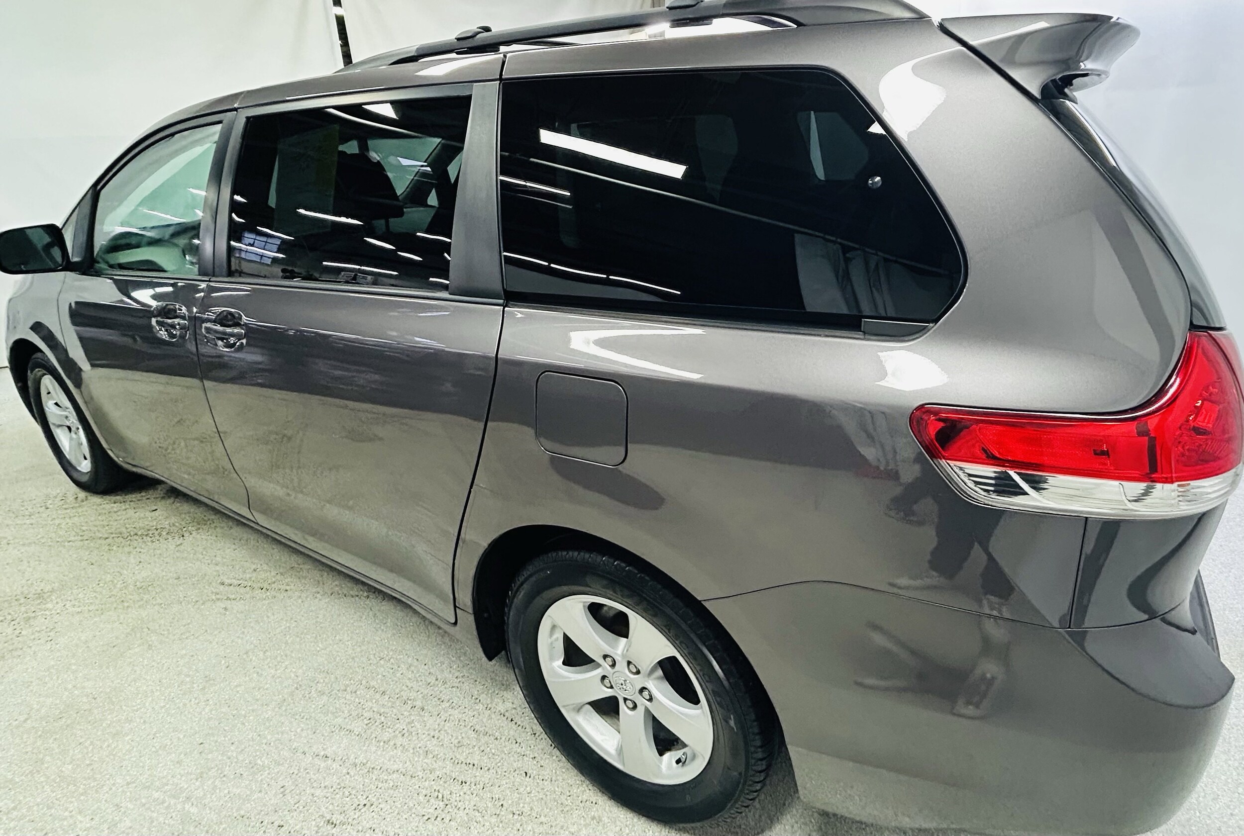 2012 Toyota Sienna LE photo 2
