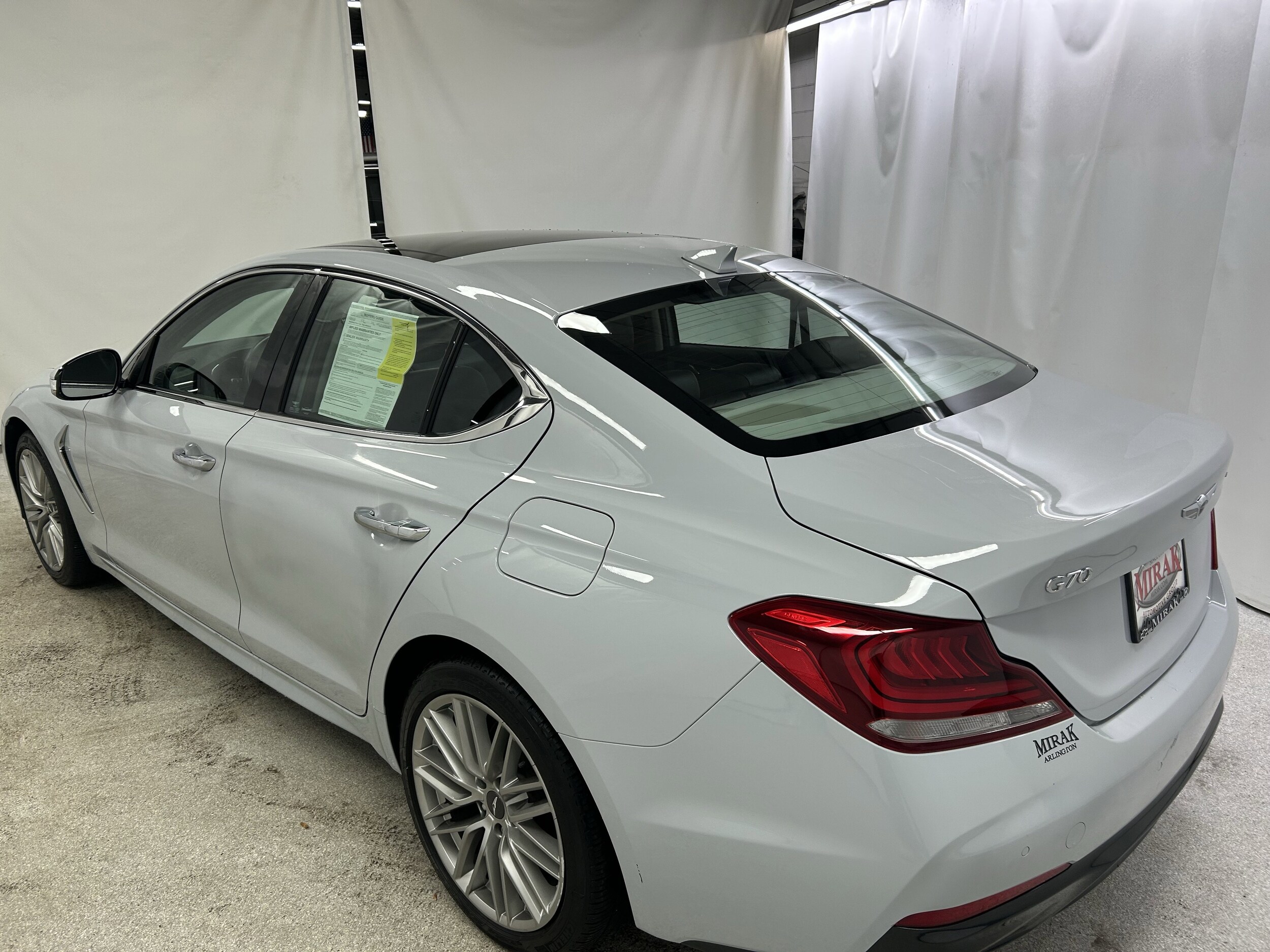 2021 Genesis G70 2.0T photo 3