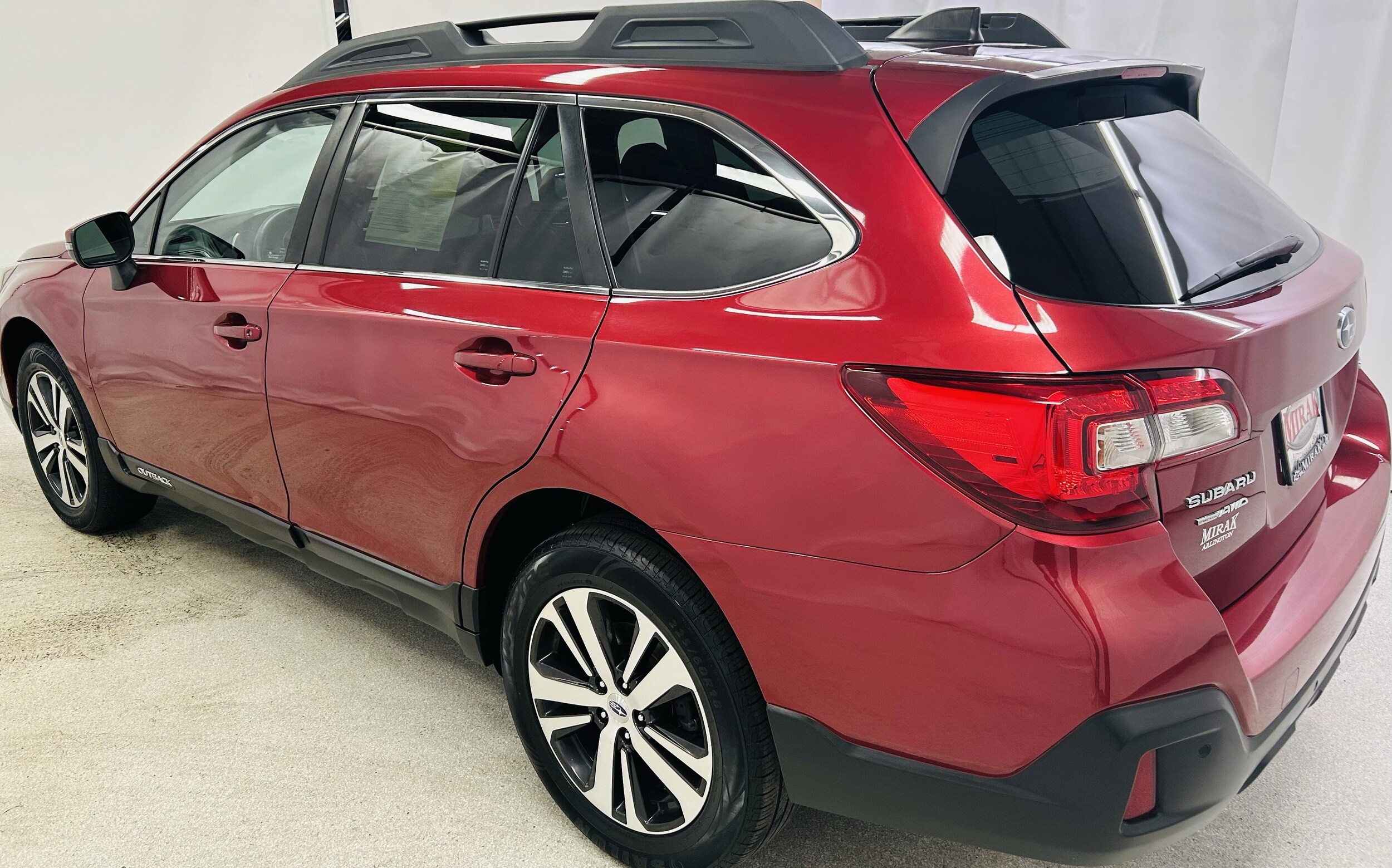 2018 Subaru Outback Limited photo 2