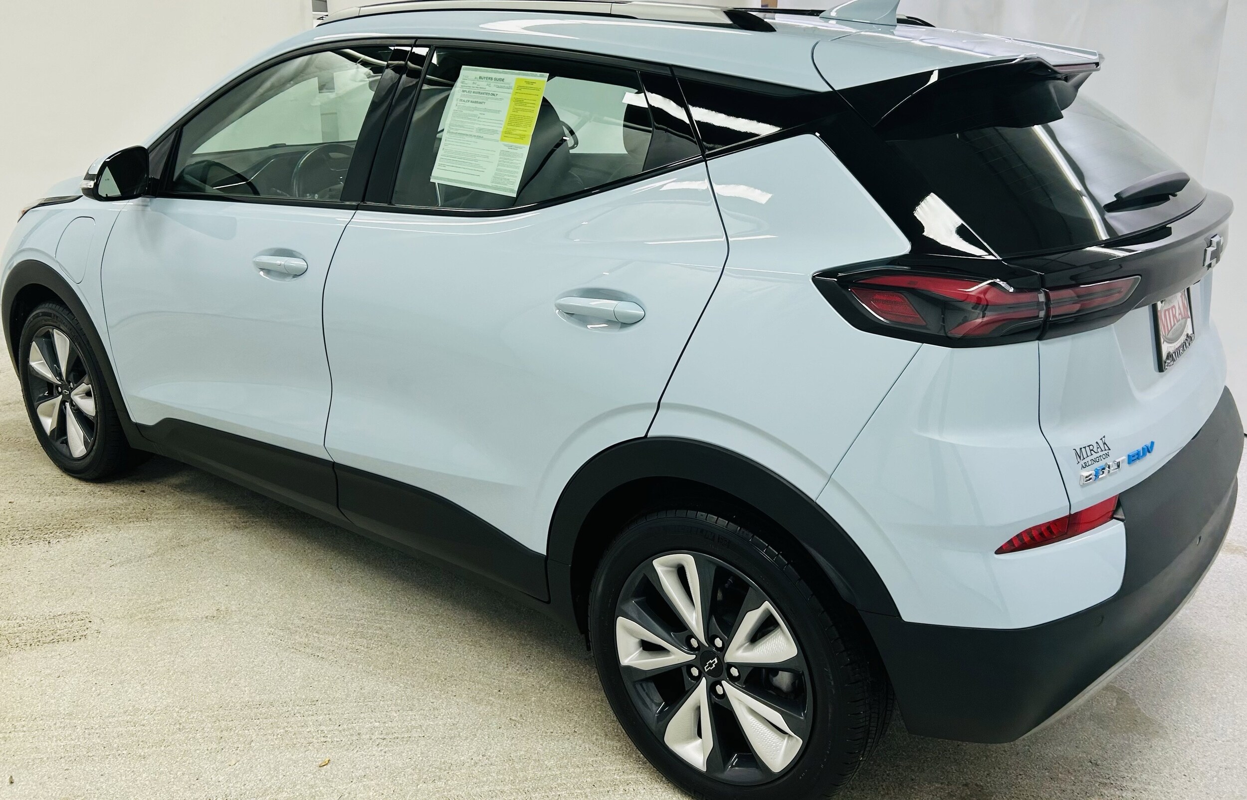 2023 Chevrolet Bolt EUV photo 2