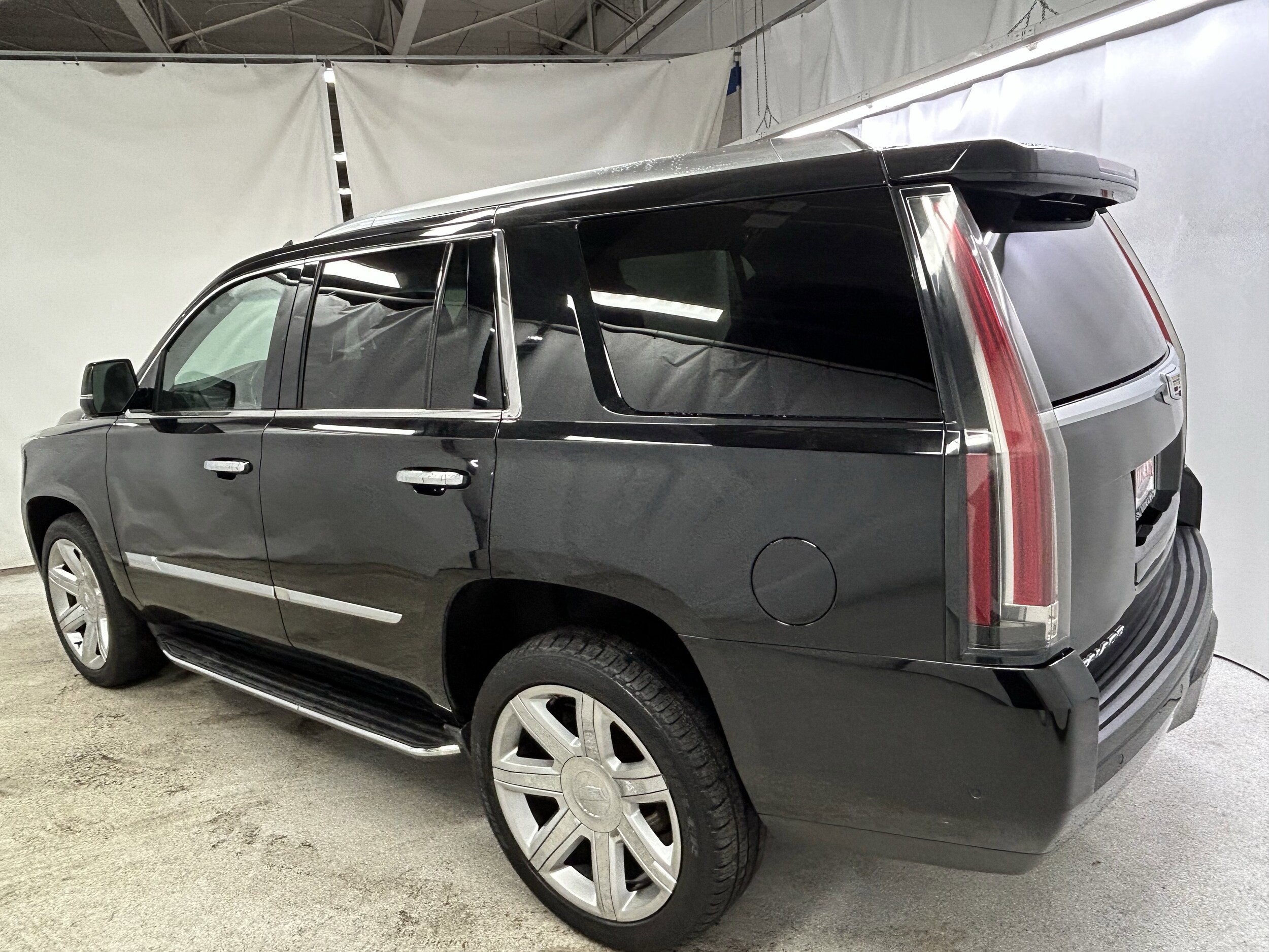 2018 Cadillac Escalade Luxury photo 2