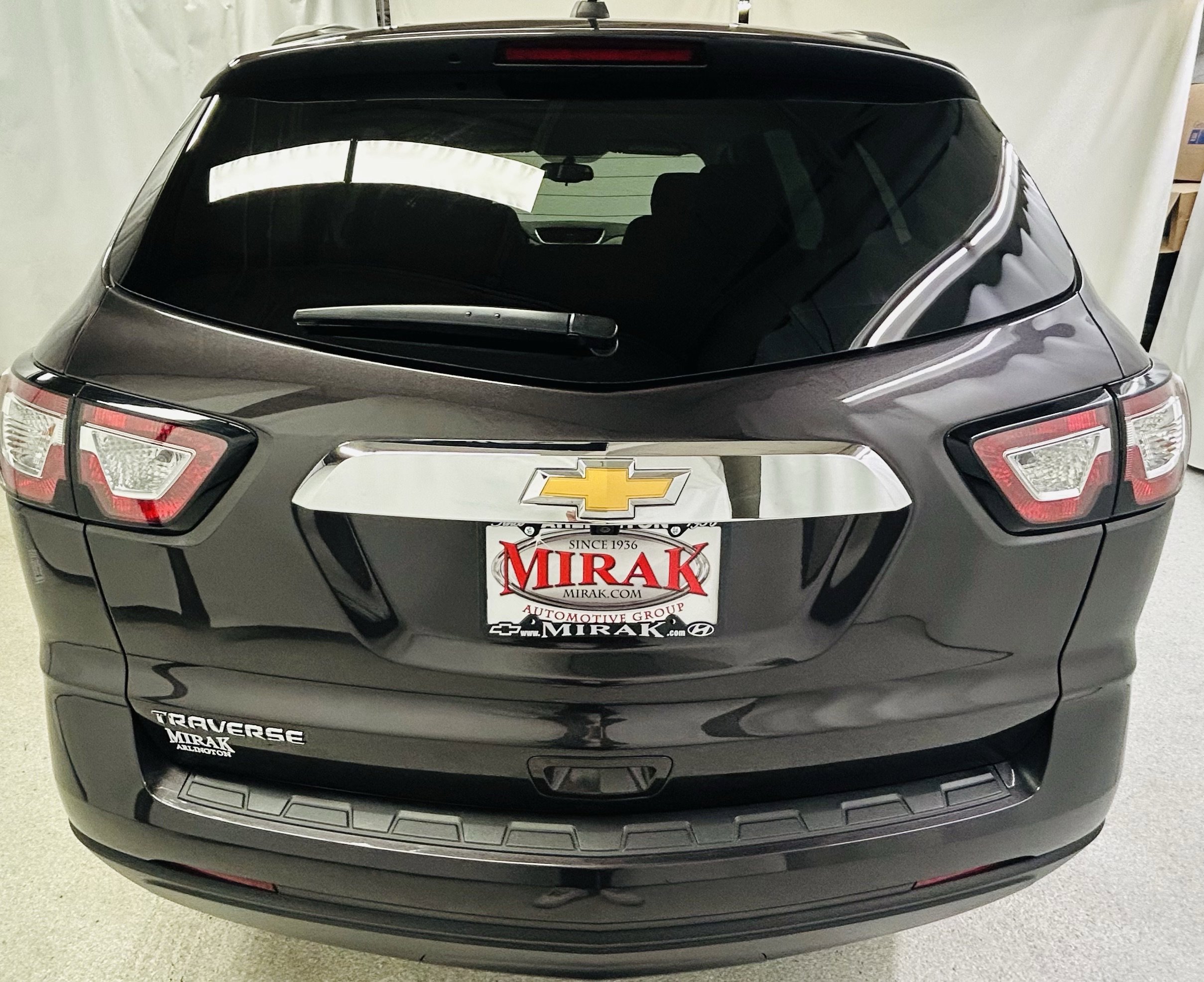 2017 Chevrolet Traverse LS photo 3