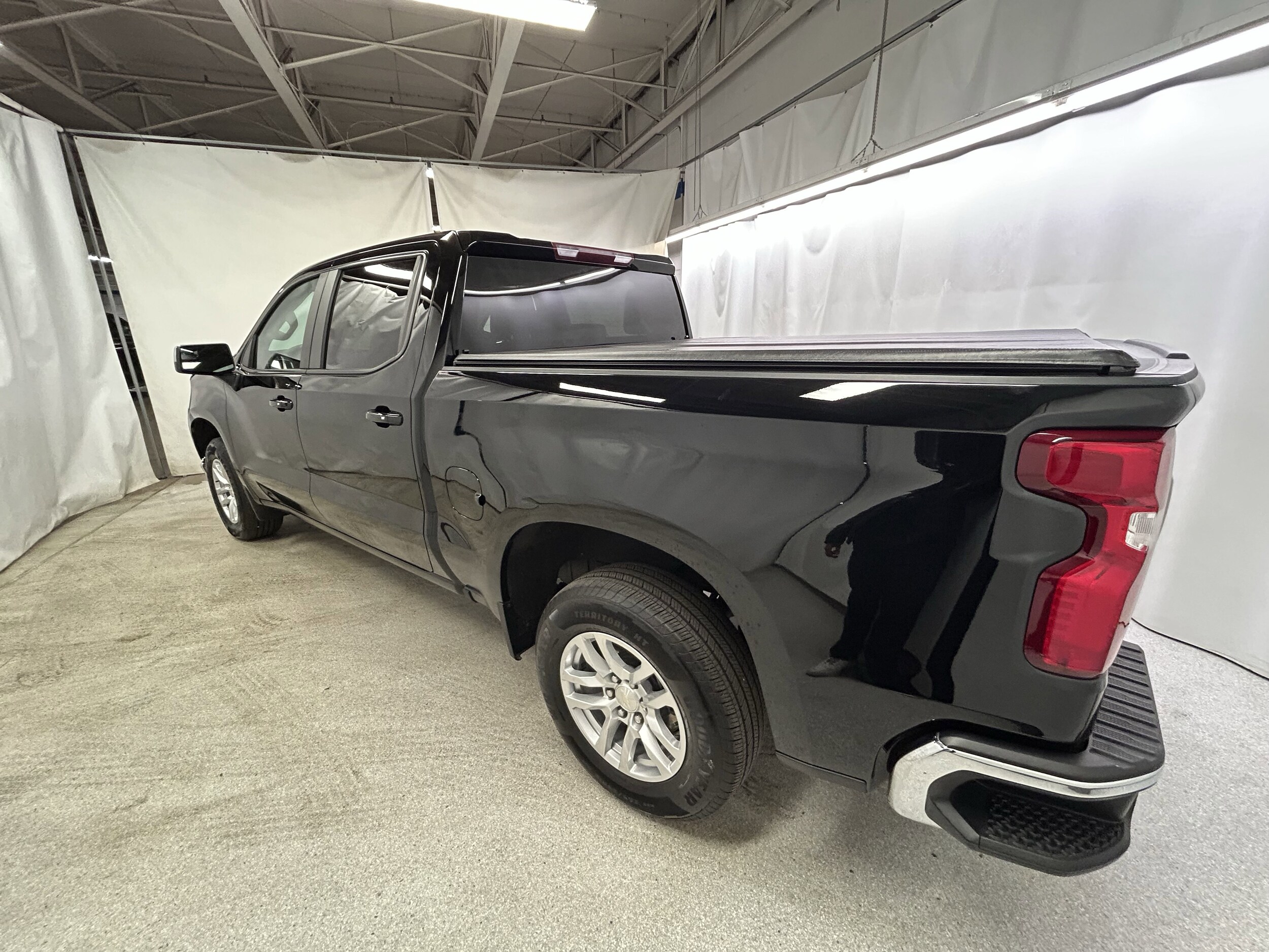 2019 Chevrolet Silverado 1500 LT photo 3