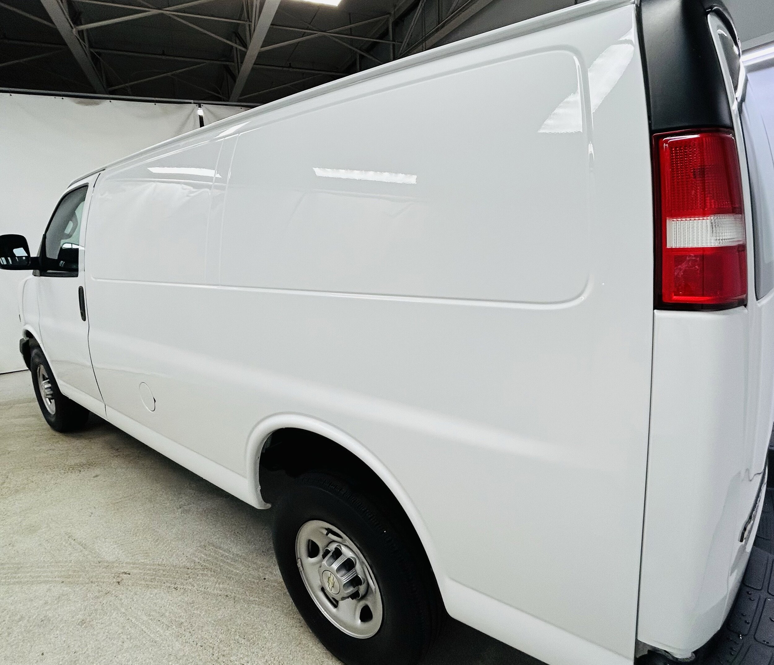 2021 Chevrolet Express Cargo 2500 Van photo 2