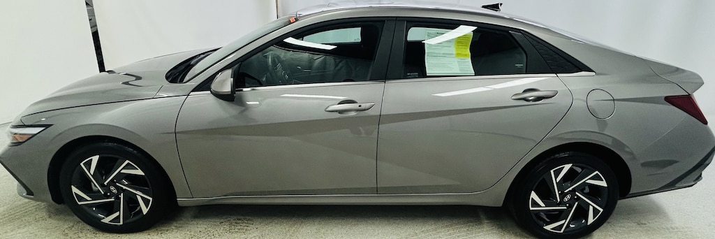Used 2025 Hyundai Elantra SEL Convenience