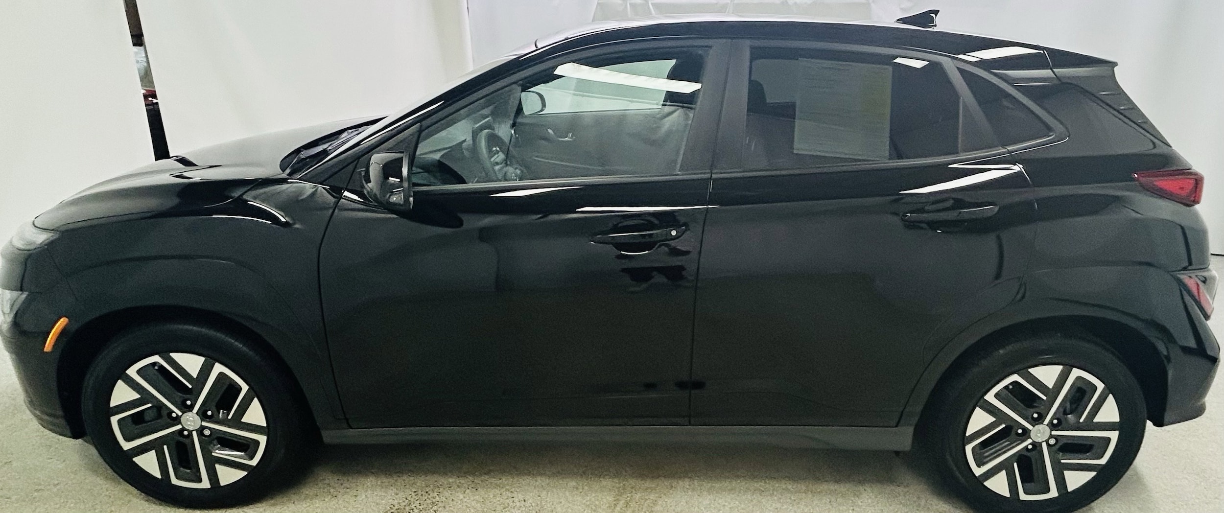 Used 2023 Hyundai Kona EV SE with VIN KM8K23AG5PU174192 for sale in Arlington, MA